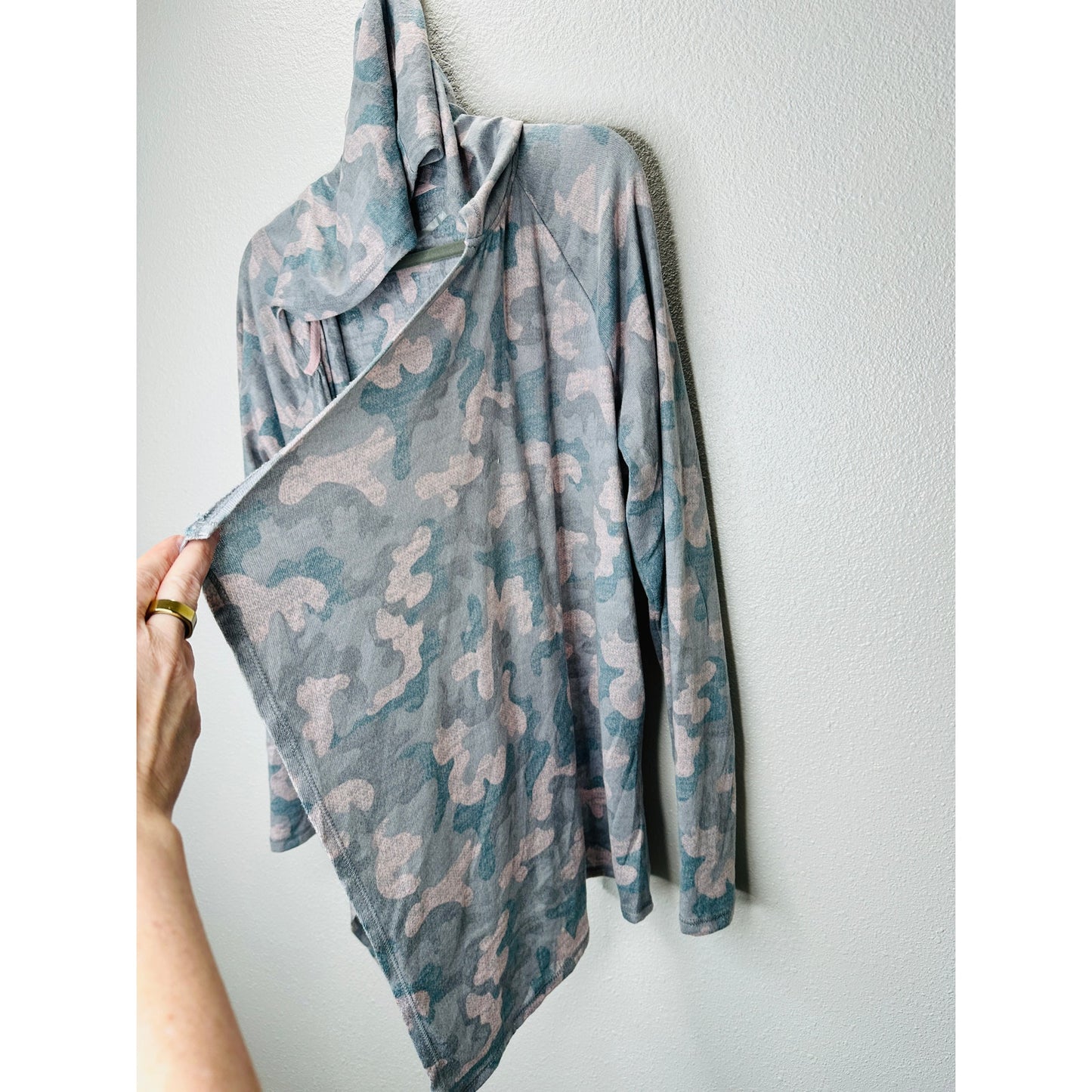 Jacqueline Intimates Blue Teal Pink Camo Hooded Sweater Top L