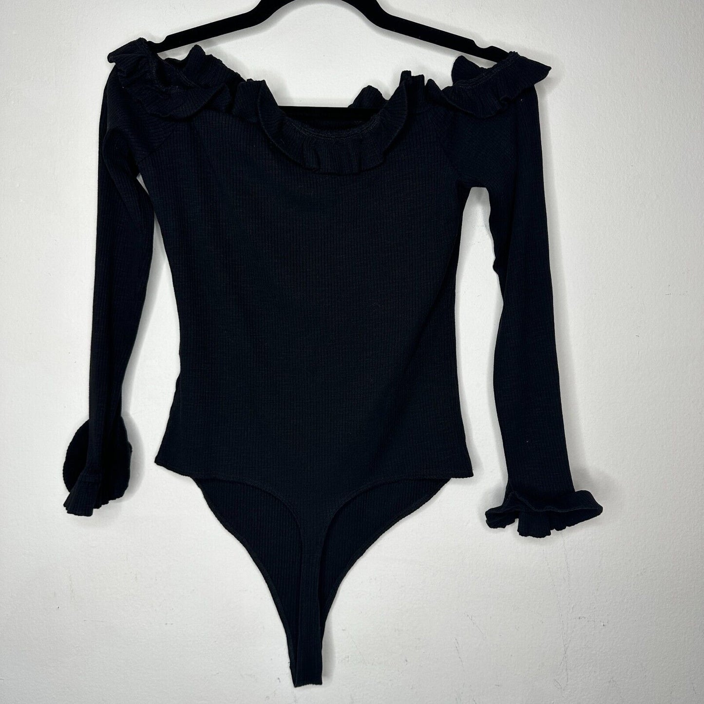 Lovers + Friends Hudson Black Rib Ruffle Off Shoulder Long Sleeve Bodysuit Large
