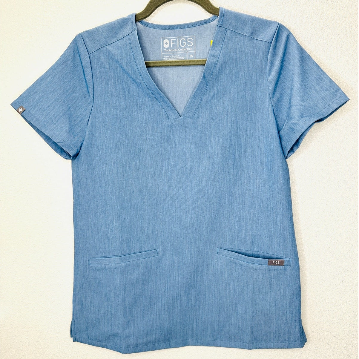 NWT Blue Denim Casma 3 Pocket Classic Fit V-Neck Scrub Top XS