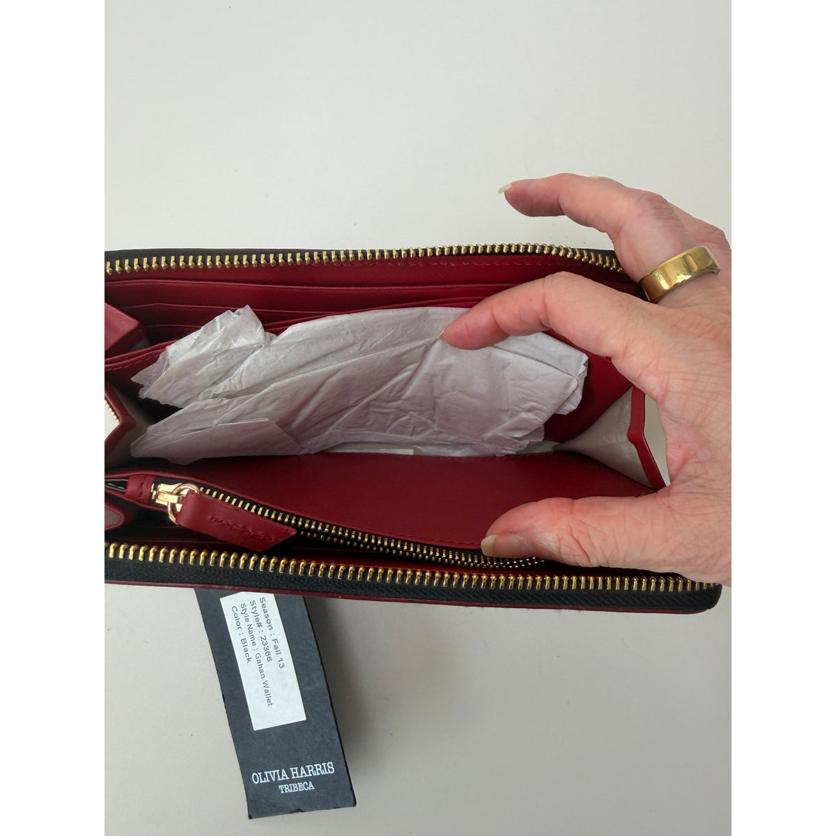NWT Olivia Harris Gahan Black Zip Wallet Women's