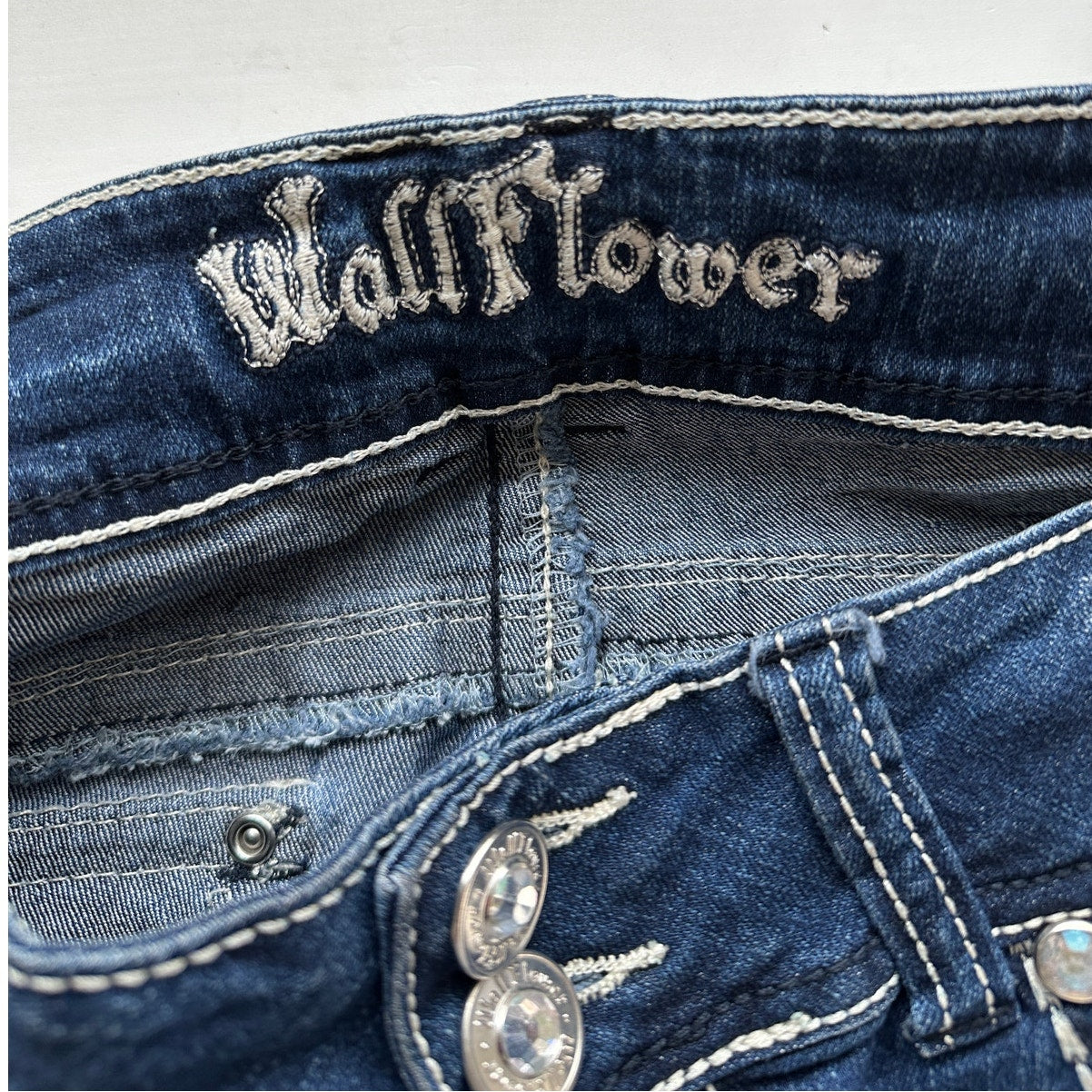 Wallflower Dark Blue Wash Low Rise Whiskered Embroidered Crop Jean 28