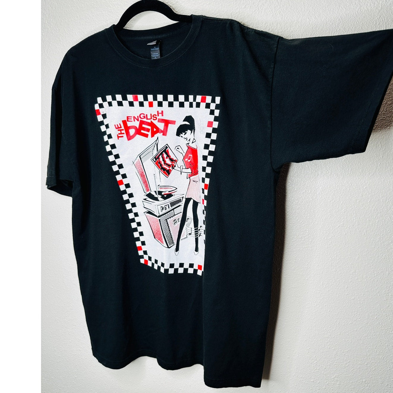 The English Beat Black Short Sleeve Black White Red Graphic Tee XL