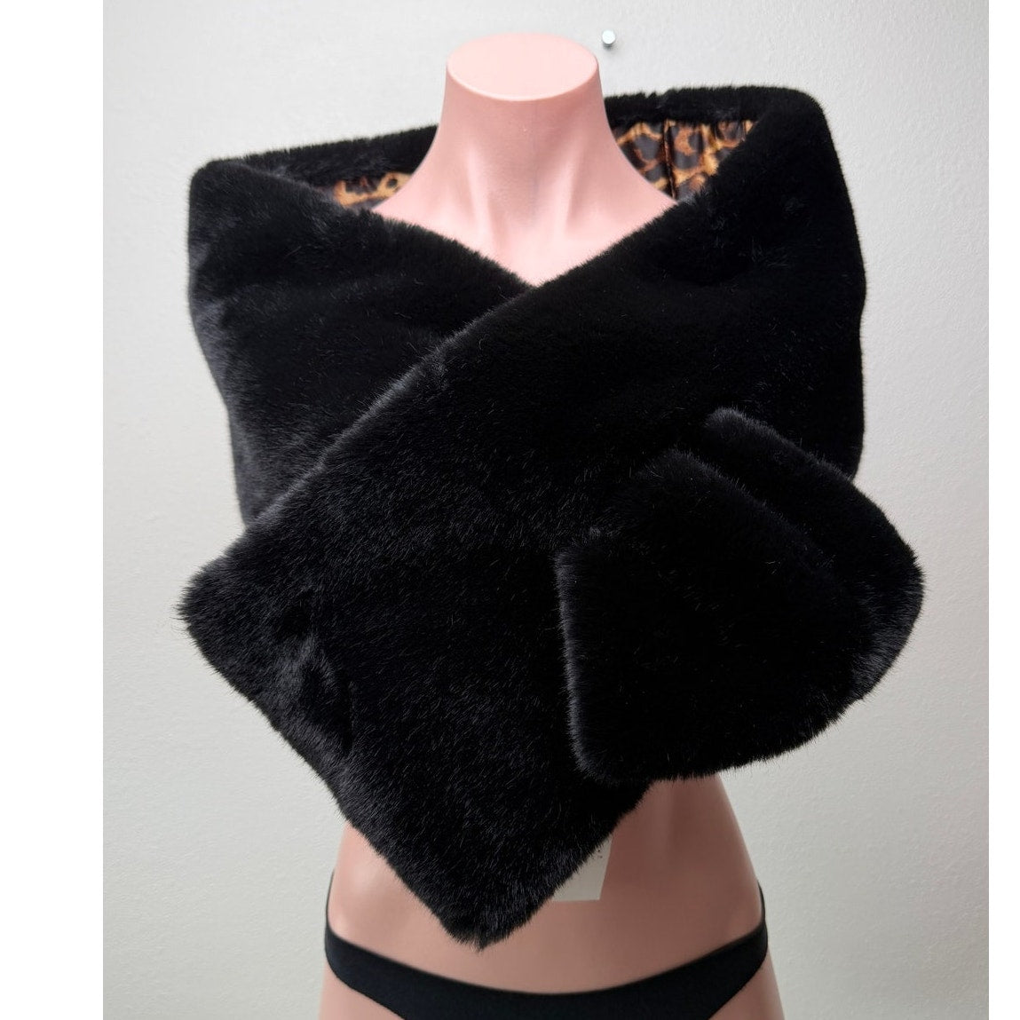 NWT White House Black Market Black Faux Fur Wrap Women