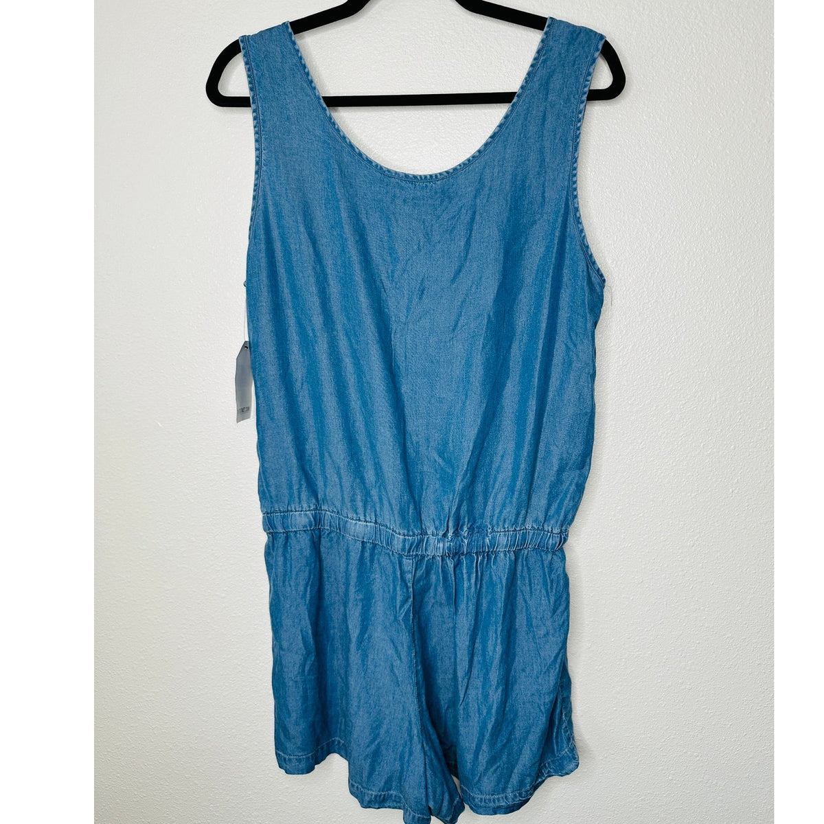 NWT W118 Vivian Scoop Neck, Sleeveless, Half Button Front drawstring waist Romper L