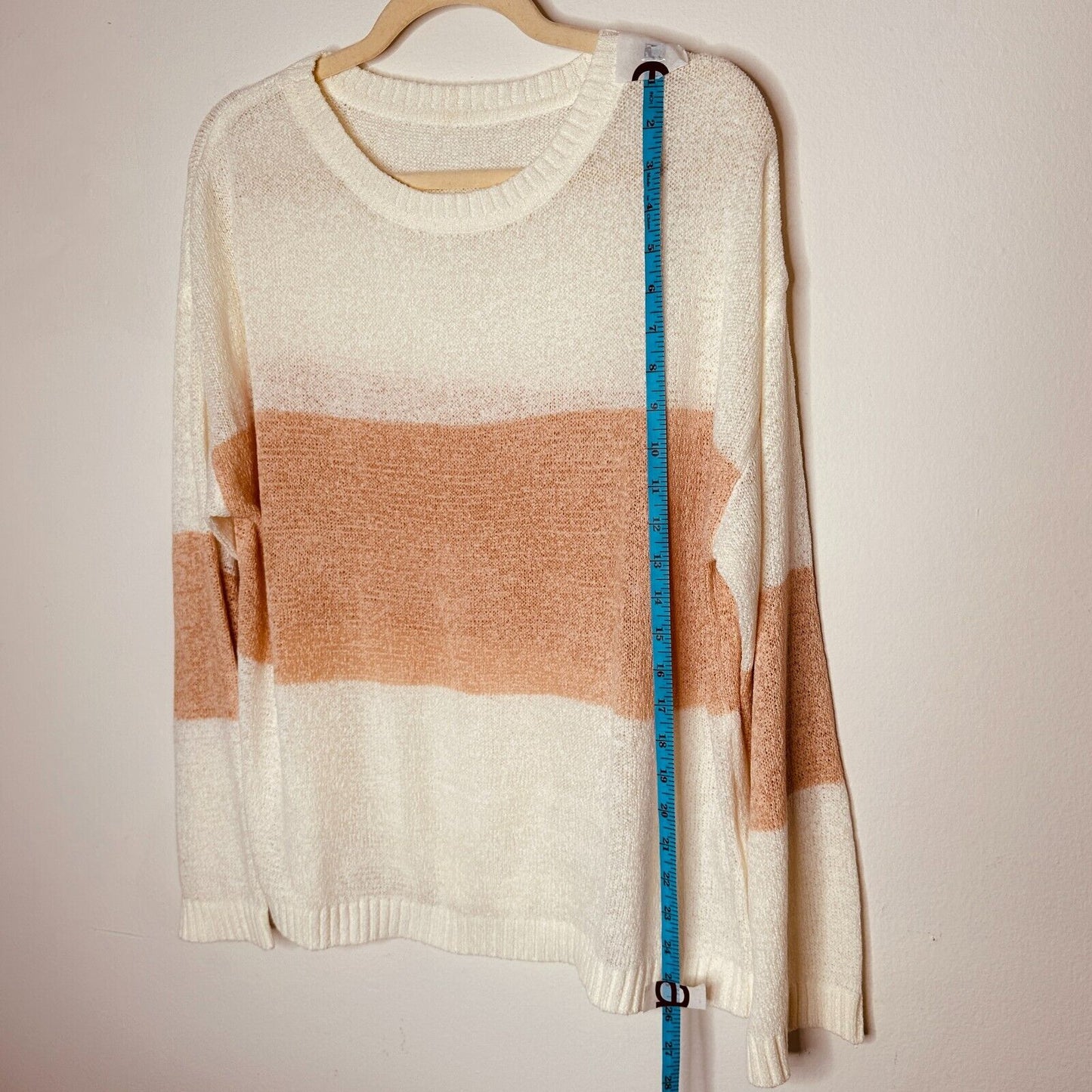 Newbury Kustom Long Sleeve Peach and Cream Color Block Round Neck Sweater M