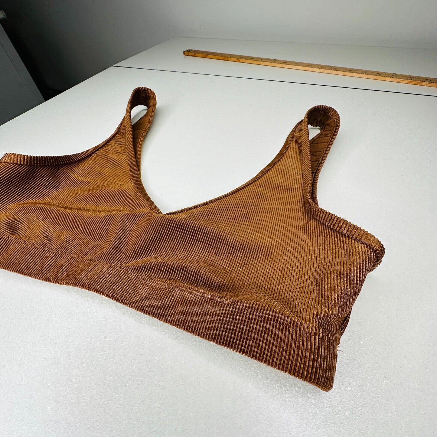 Weworewhat Brown V-Neck Form Fitting Stretch Pullover Ribbed Sports Bra Medium
