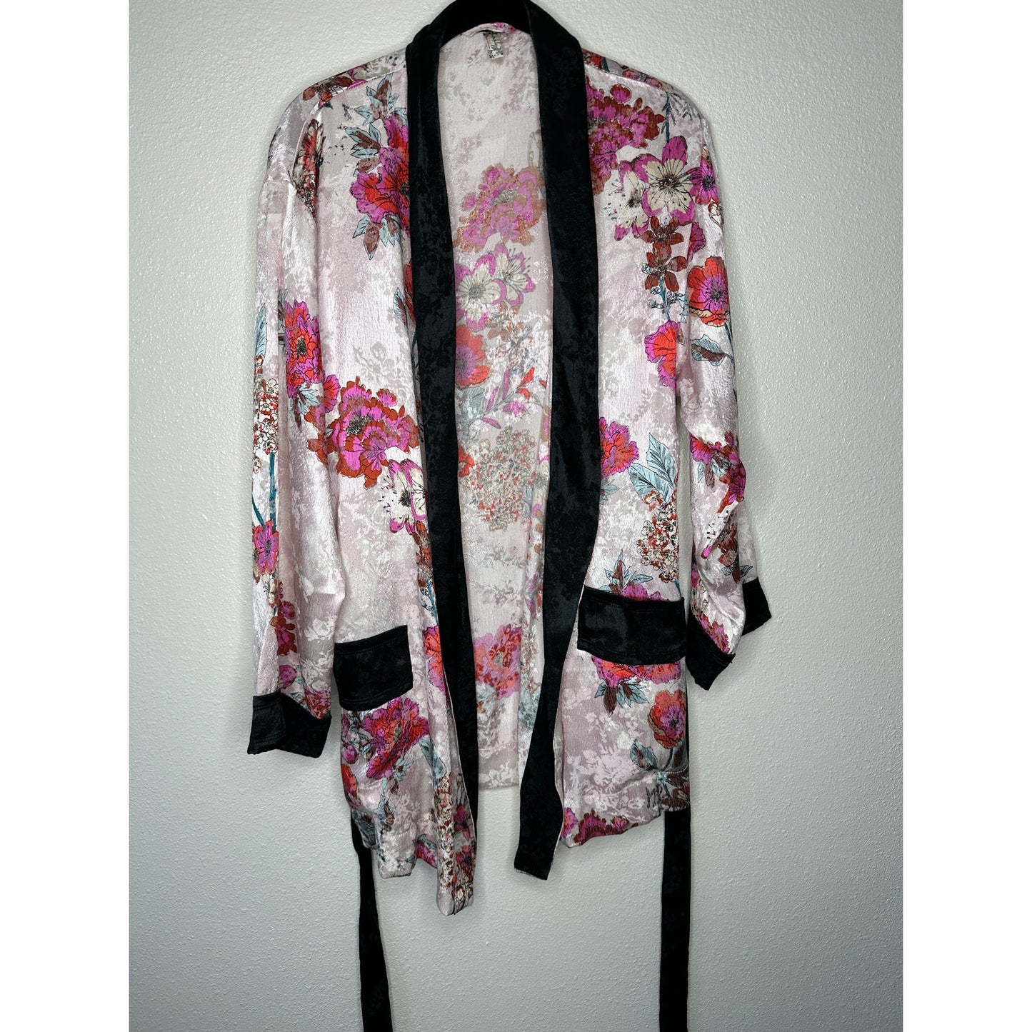Free People Intimately Pale Pink Cream Multicolor Floral Asian Kimono Bathrobe XS