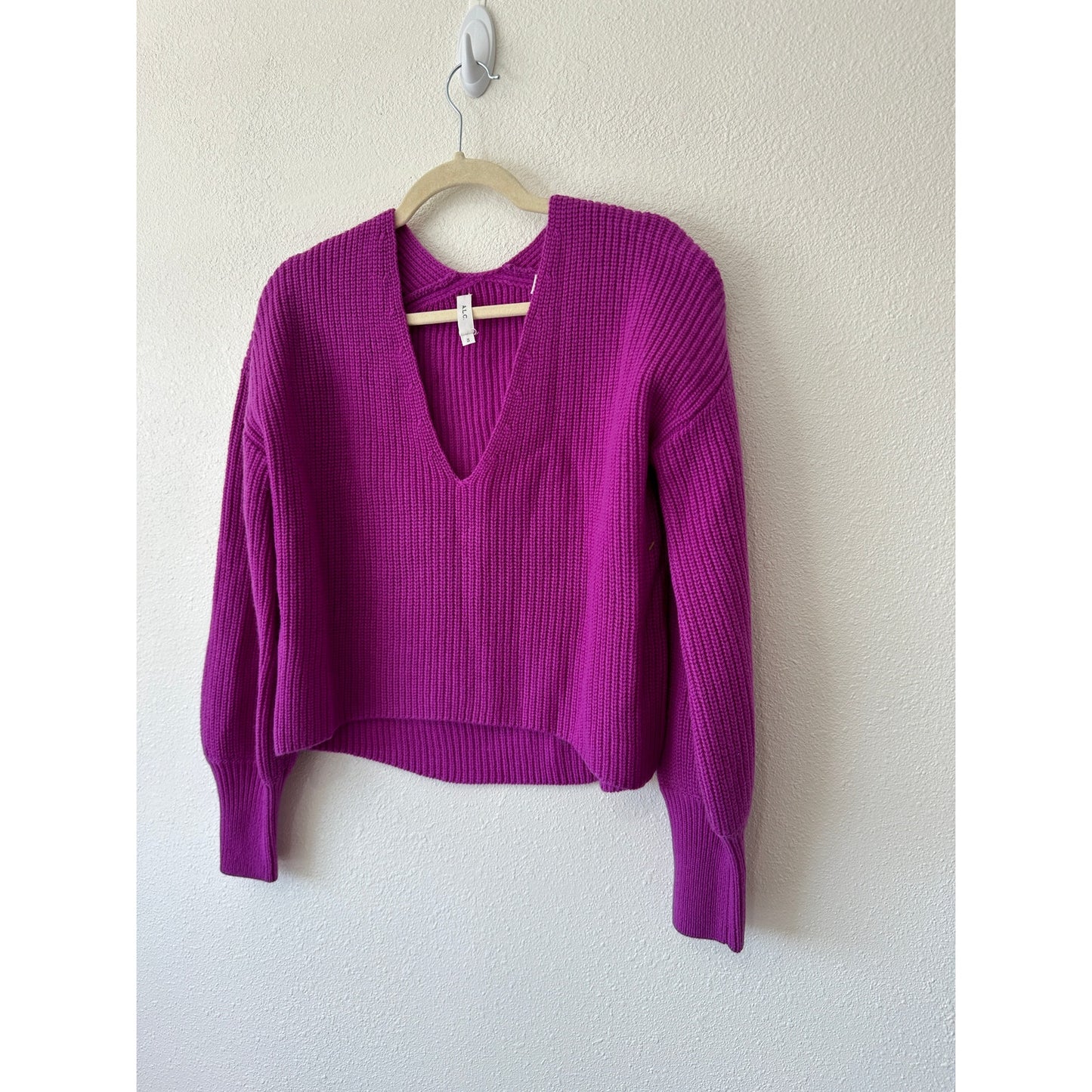 A.L.C. Violet Deep V-Neck Long Sleeve Boxy Crop Sweater XS