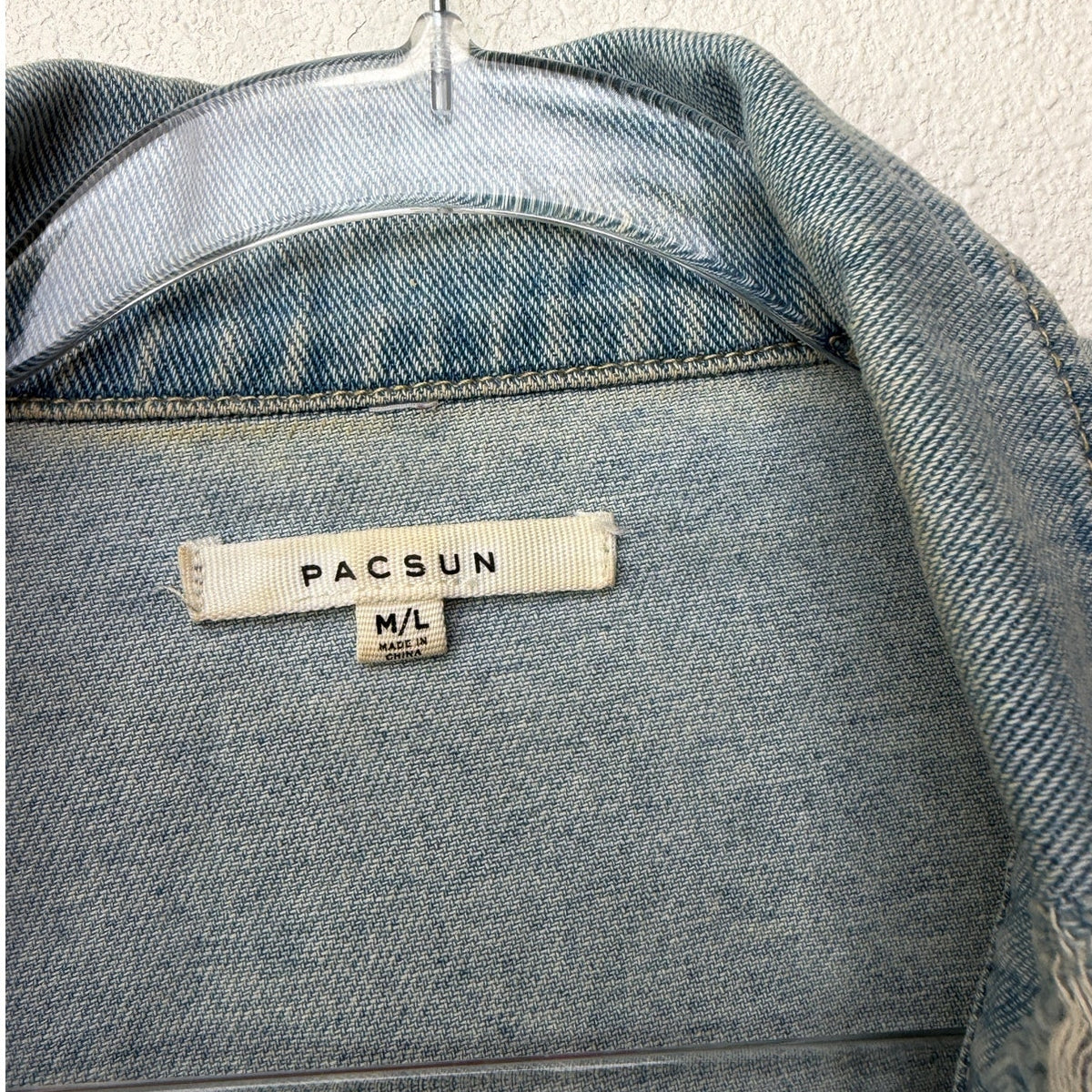PacSun Distressed Cropped Denim Jacket Light Wash Raw Hem US M/L