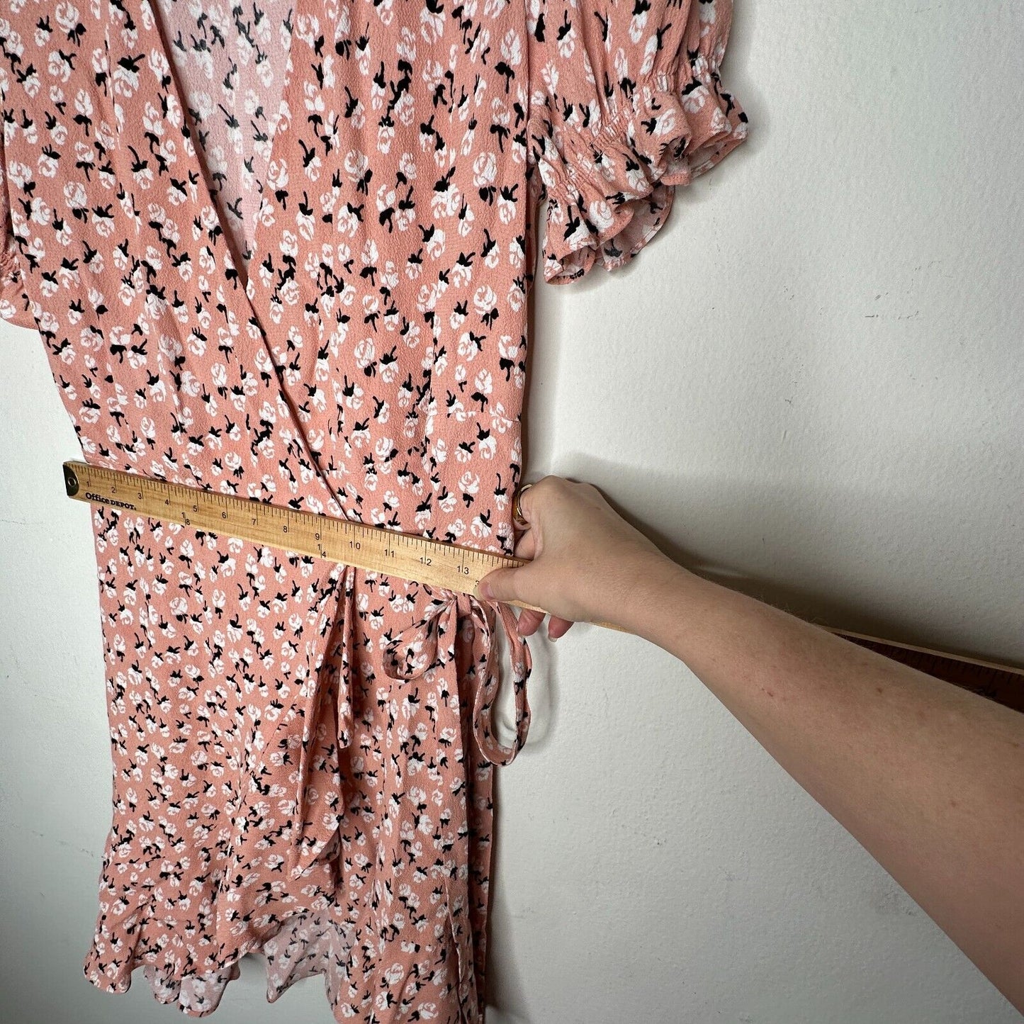 Diane Von Furstenberg Peach White Black Floral Ruffled Wrap Mini Puff Sleeve SM