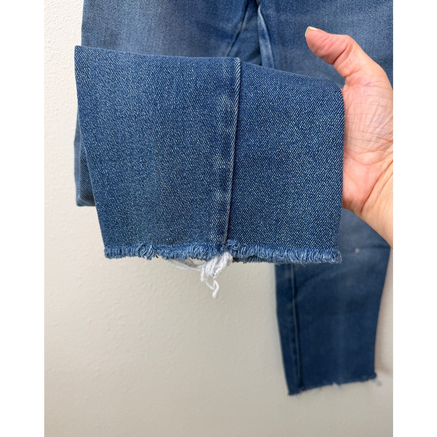Wrangler Blue High Rise Raw Hem Jeans Women's 26