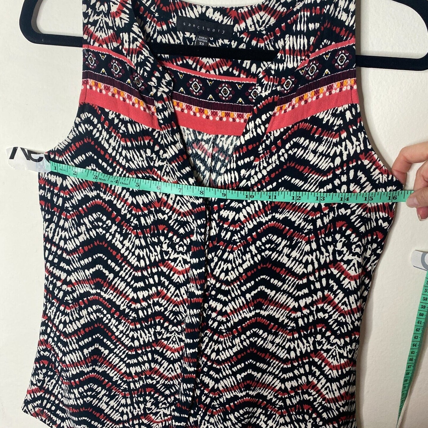 Sanctuary Sleeveless Black Tribal Chevron Print Split V-Neck Button Down Tank XS