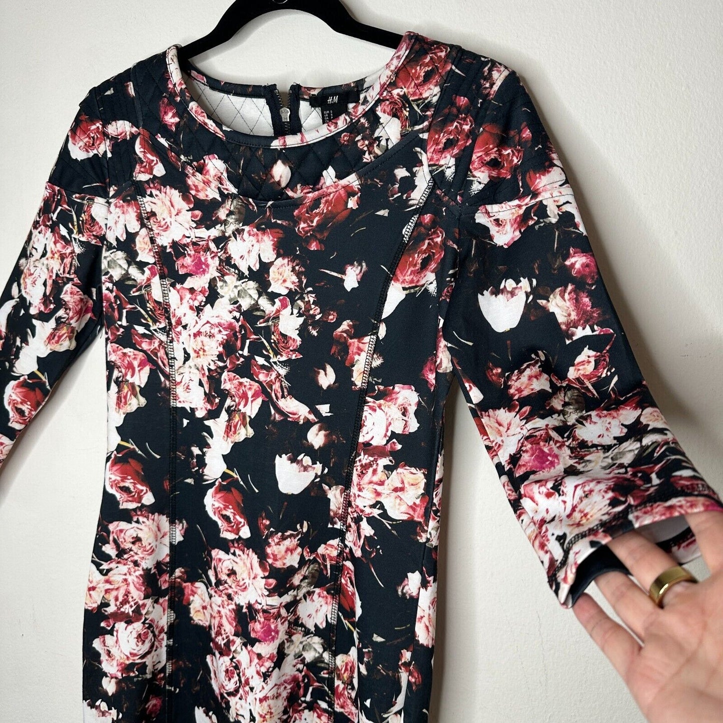 H&M Black Red and White Floral 3/4 Sleeve Mini Dress Quilted At Shoulders Zip S