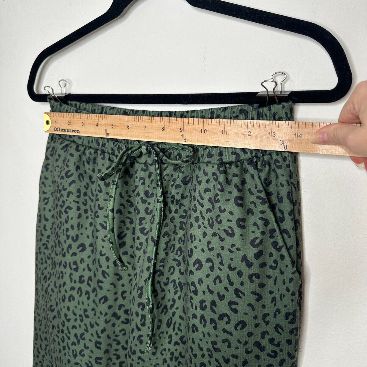 Green and Black Leopard Print Relaxed Fit Draw String Joggers Sweat Pants Medium