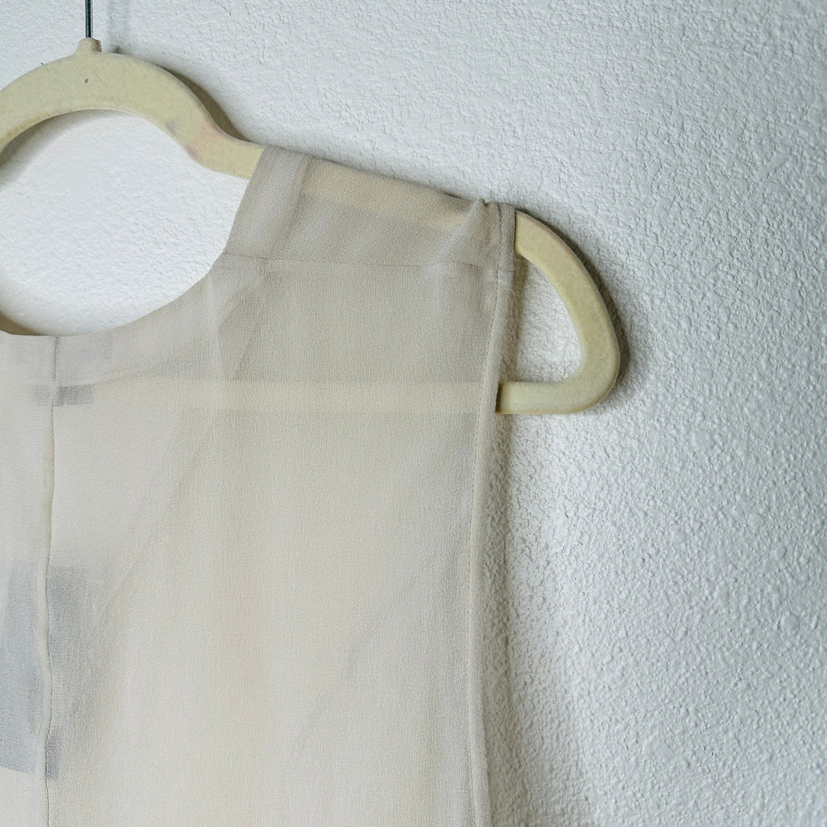 NWT Helmut Ghost 100% Sheer Silk in Salt V-Neck Sleeveless Blouse L