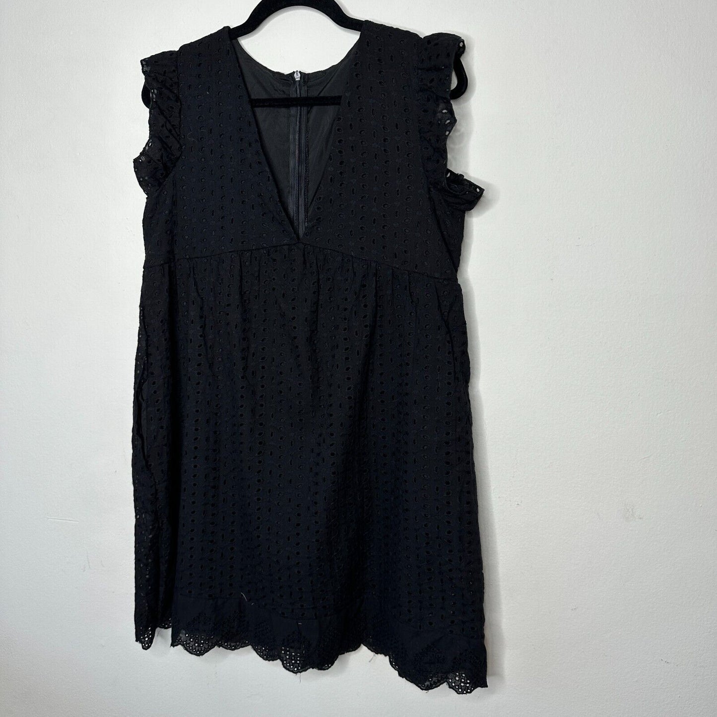 Black Eyelet Lace Ruffle Deep VNeck Zip Sleeveless Romper Mini Empire Waist Med