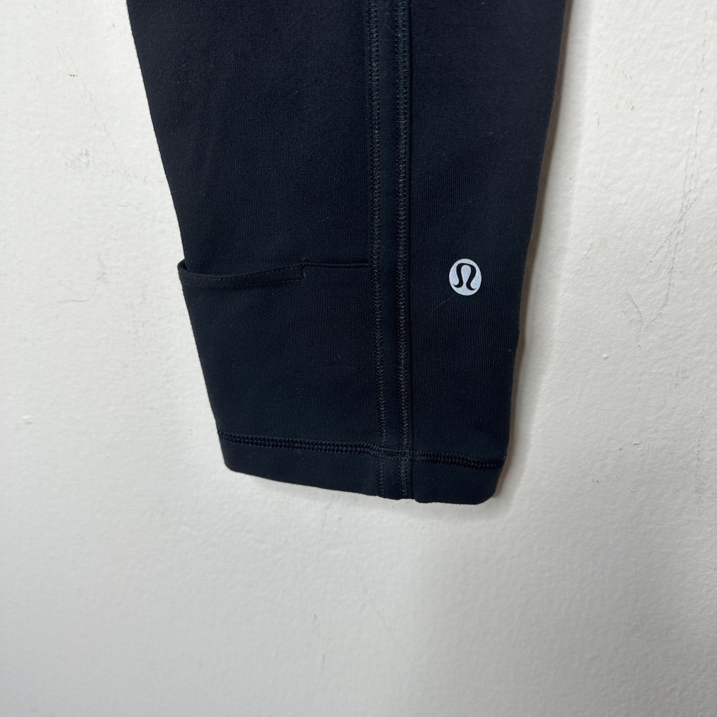 Lululemon Black Crop Yoga Capri Pant Leggings 6