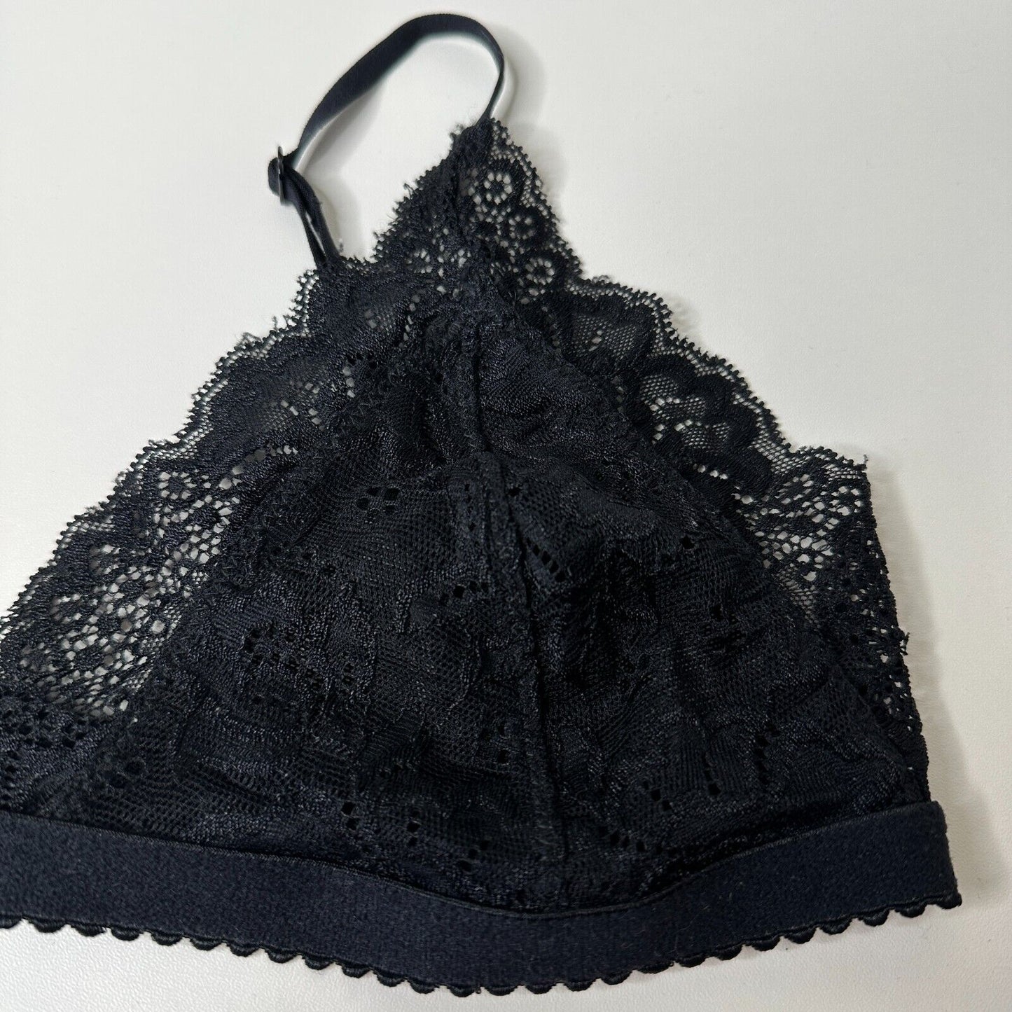Aritzia Talula Monterey Bralette Sexy Black Convertible Design Soft Lace Medium