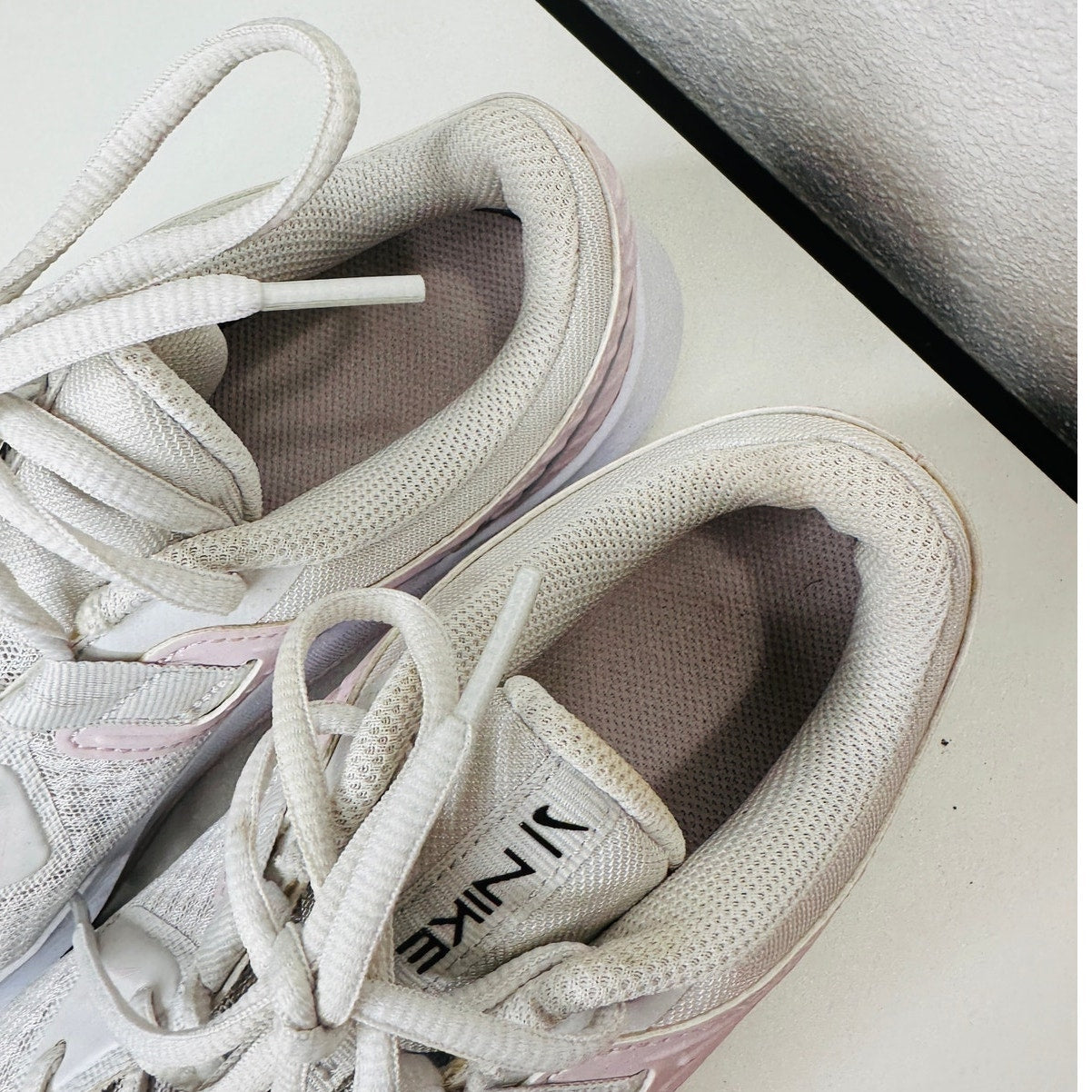 Nike MC Trainer Platinum Metallic Silver & Pink Training Sneakers 8.5