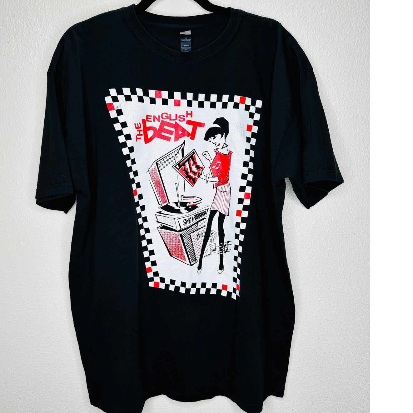 The English Beat Black Short Sleeve Black White Red Graphic Tee XL