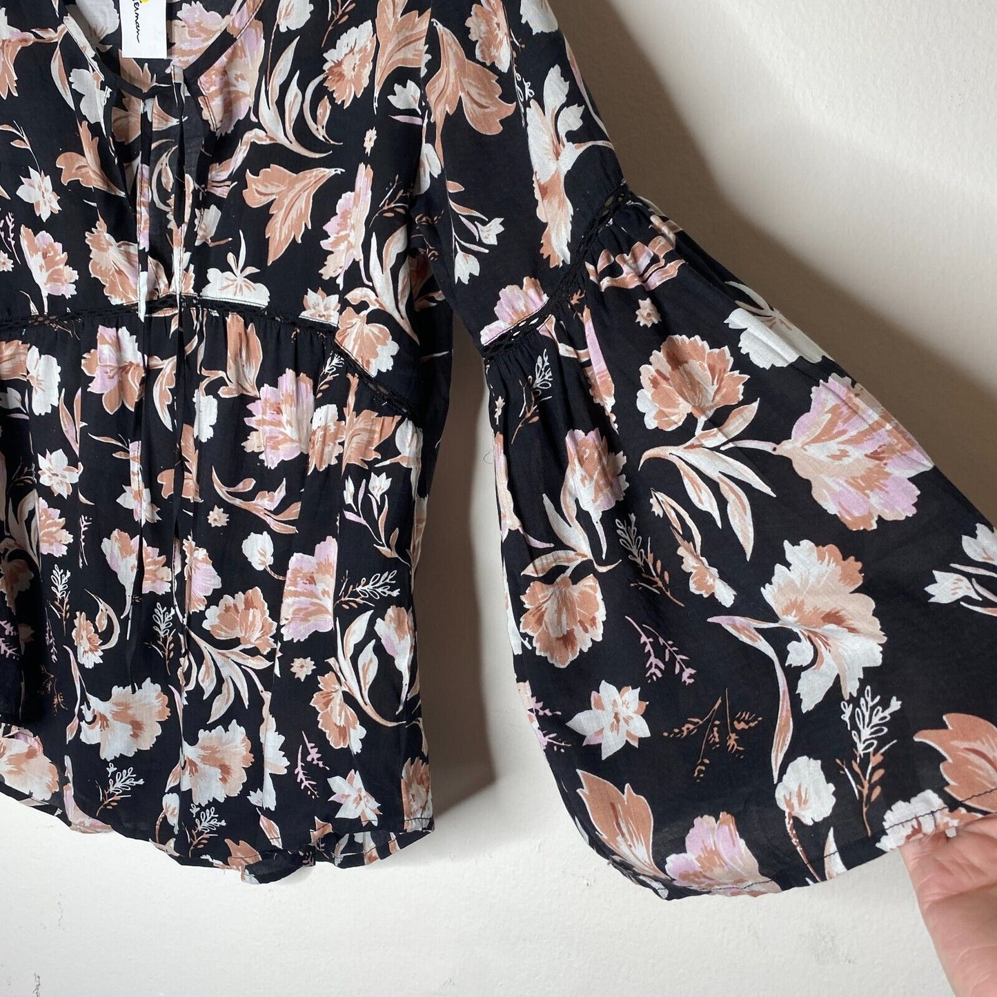 NWT Amuse Society Black Peach Pink Floral Long Bell Sleeve VNeck Boho Blouse SM