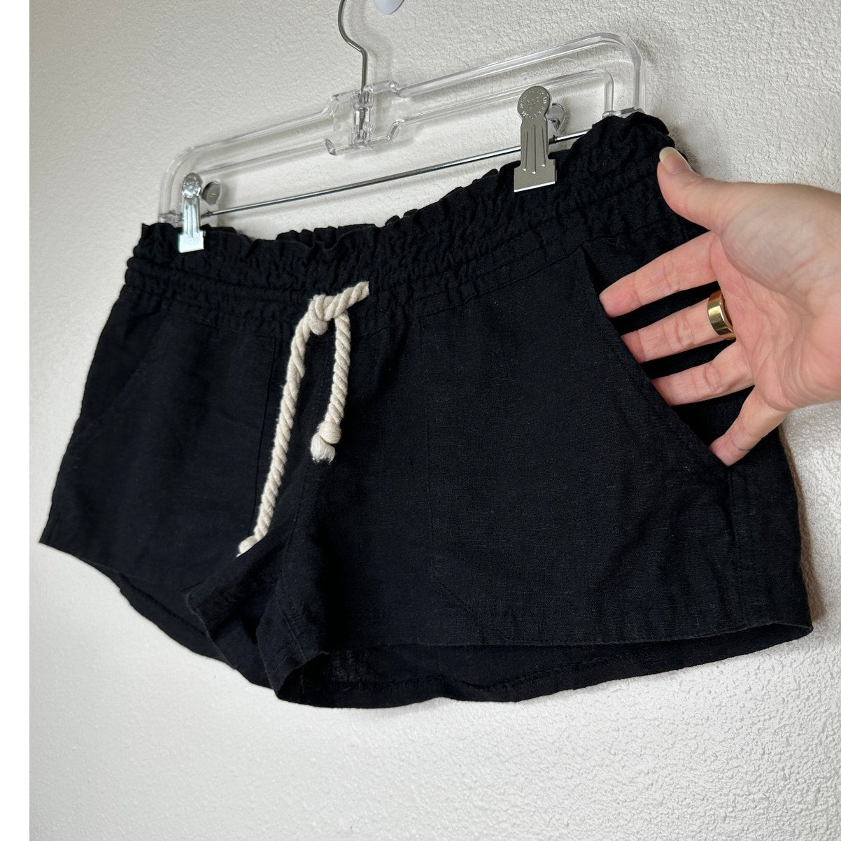 Roxy Oceanside Black Linen Elasticized Cream Rope Tie Shorts M