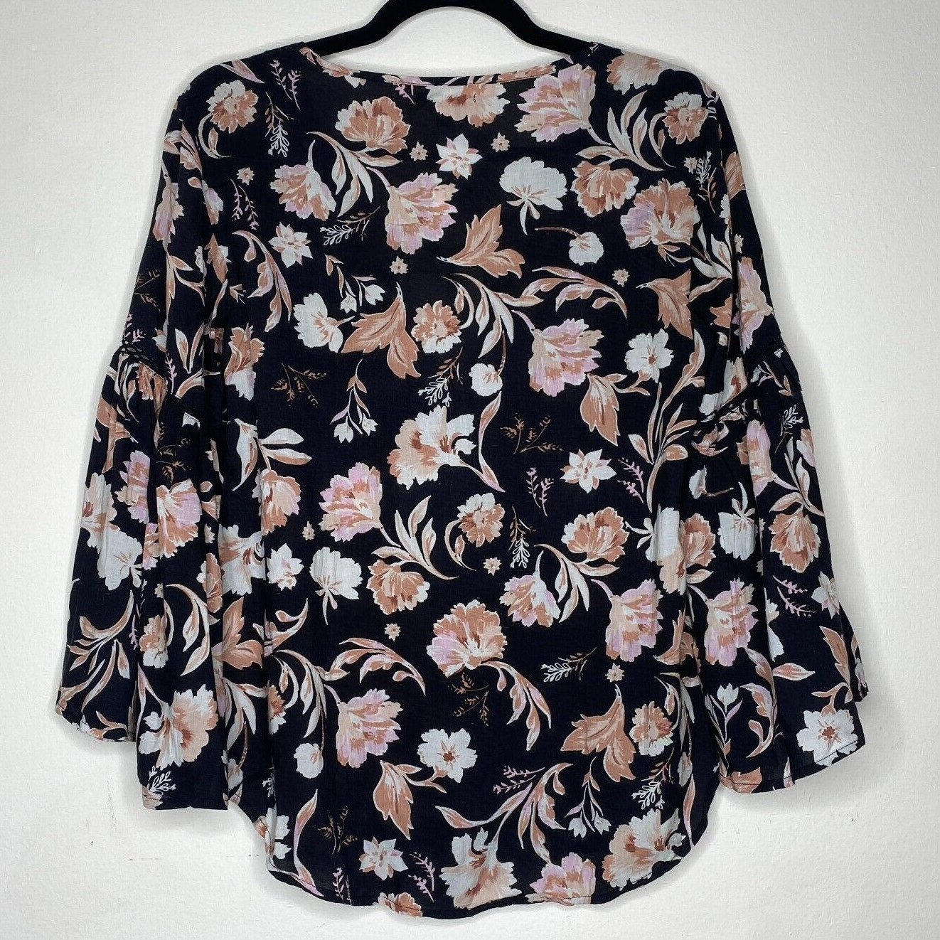 NWT Amuse Society Black Peach Pink Floral Long Bell Sleeve VNeck Boho Blouse SM