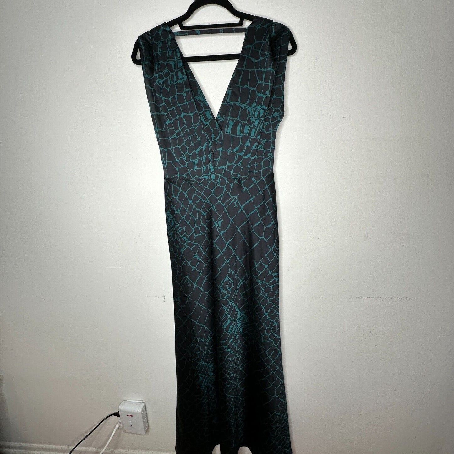 REISS Bebe Black & Green Print Flowy Maxi Sleeveless Deep V-Neck Front & Back 8