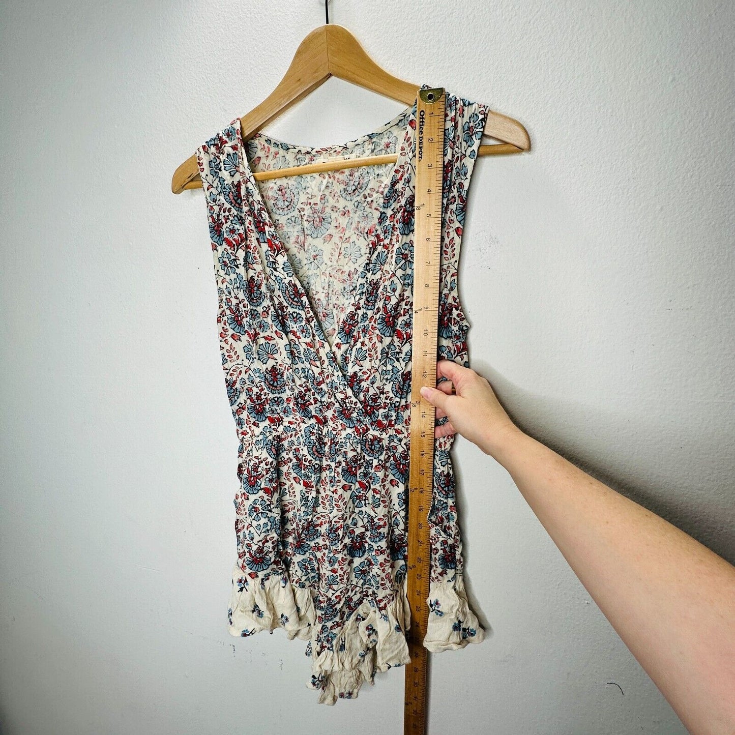 Billabong Cream Dusty Blue & Red Faux Wrap Deep-V Ruffle Hem Sleeveless Romper M