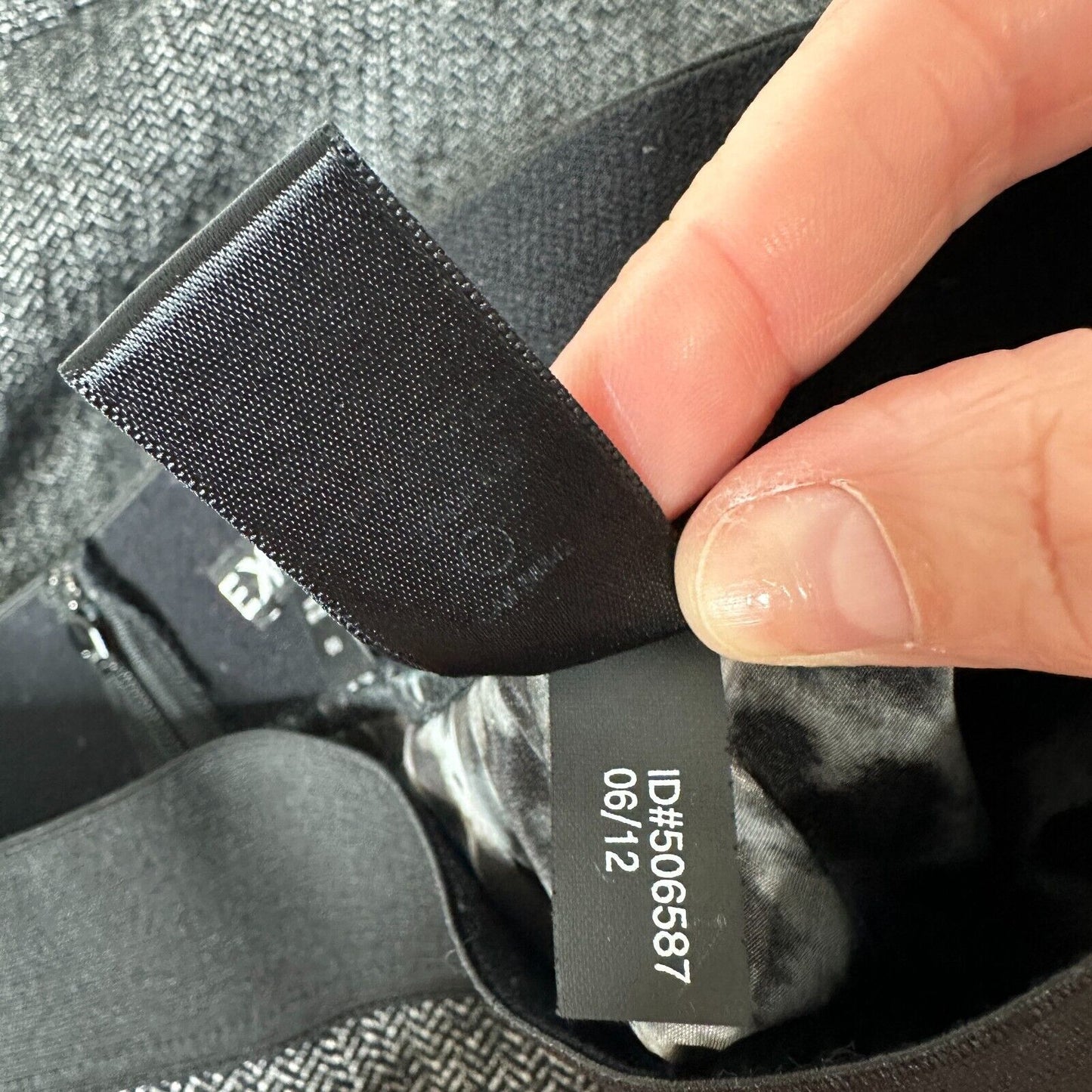 Express Black & White Houndstooth Back Zip and Slit Lined Pencil Skirt 00