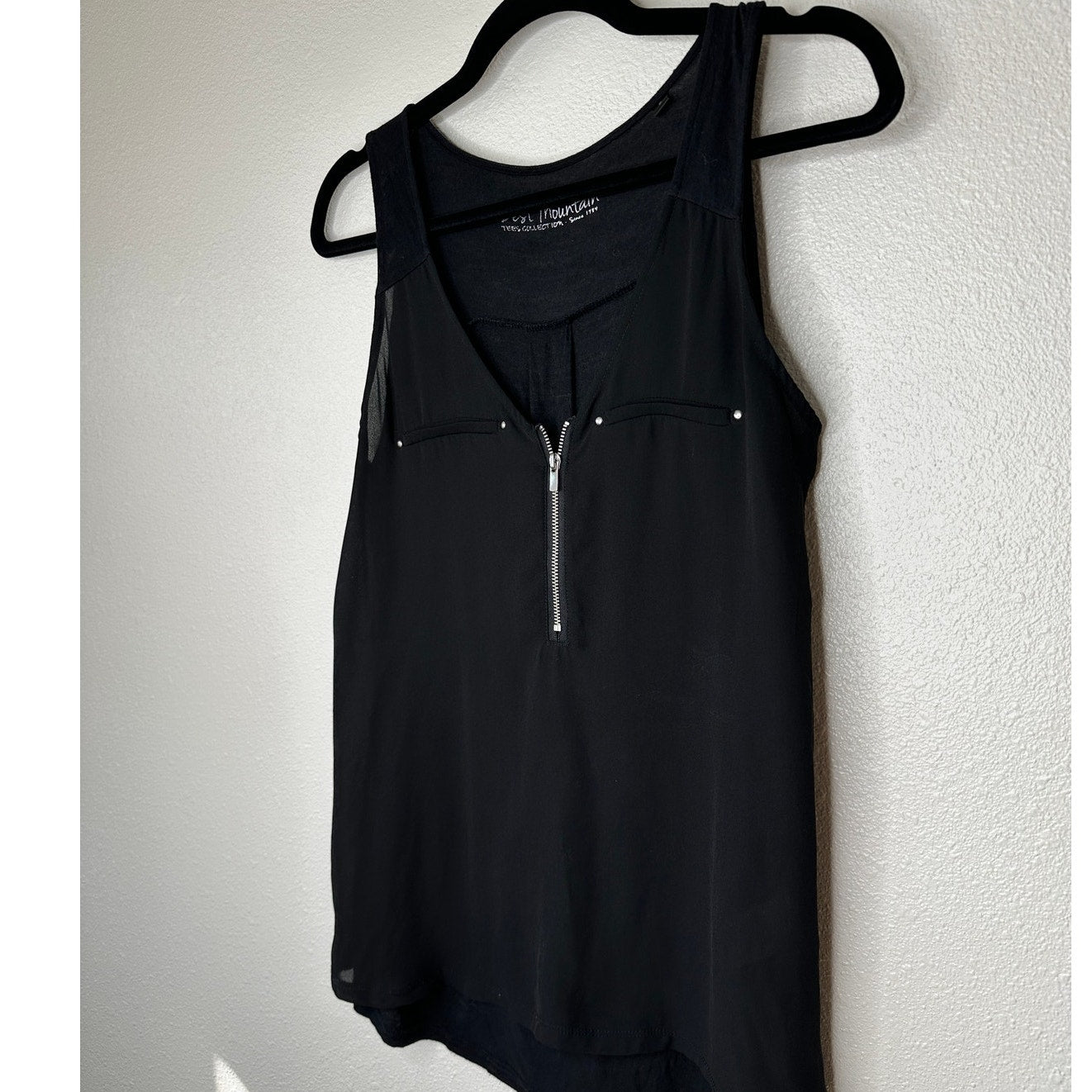 Best Mountain Black Zip V-Neck Sleeveless Tank Top S