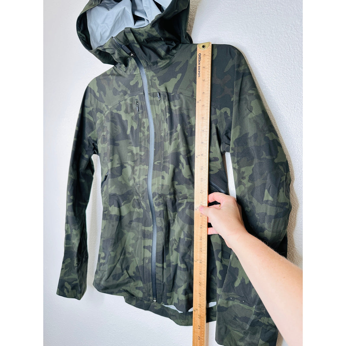 Lululemon Olive Green & Black Camo Print Front Zip Hooded Jacket 2