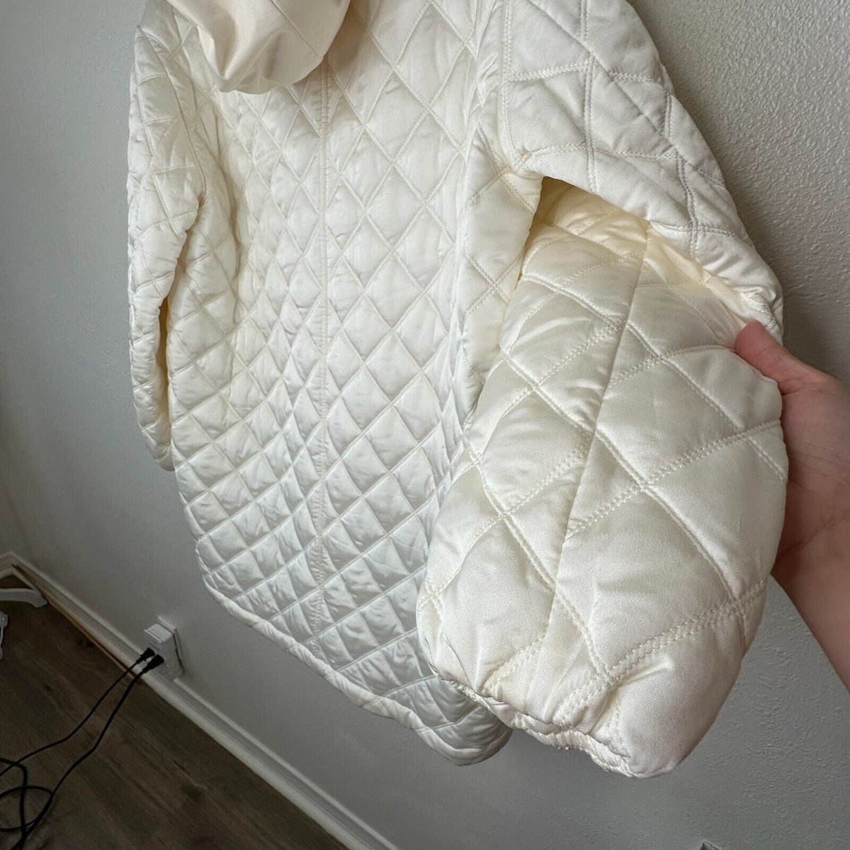 Jil Sander Eggshell Cream Goldfish Long Line Quilted Front Zip Hooded Jacket 36