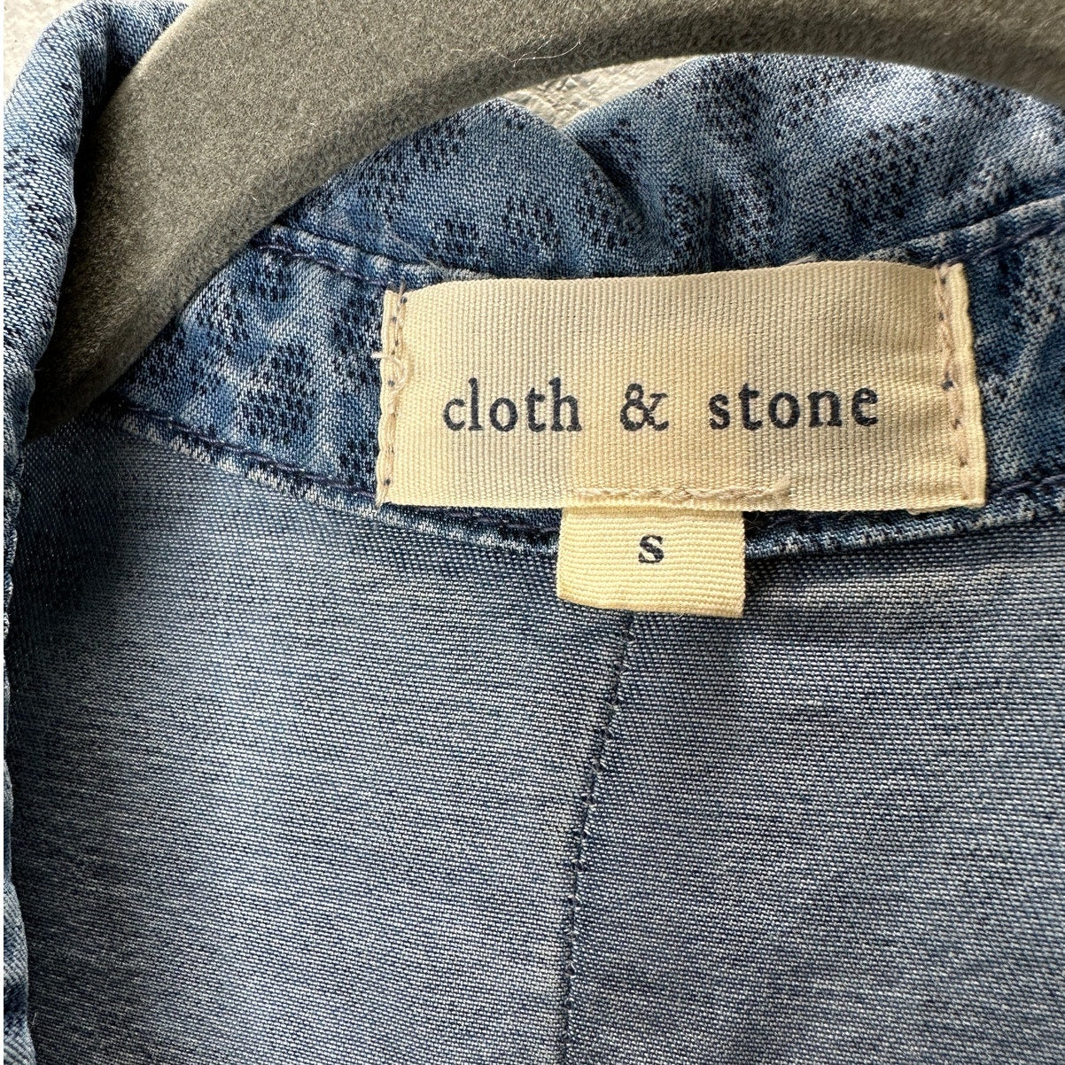 Cloth & Stone Denim Blue Animal Print Button Collared Shirt S