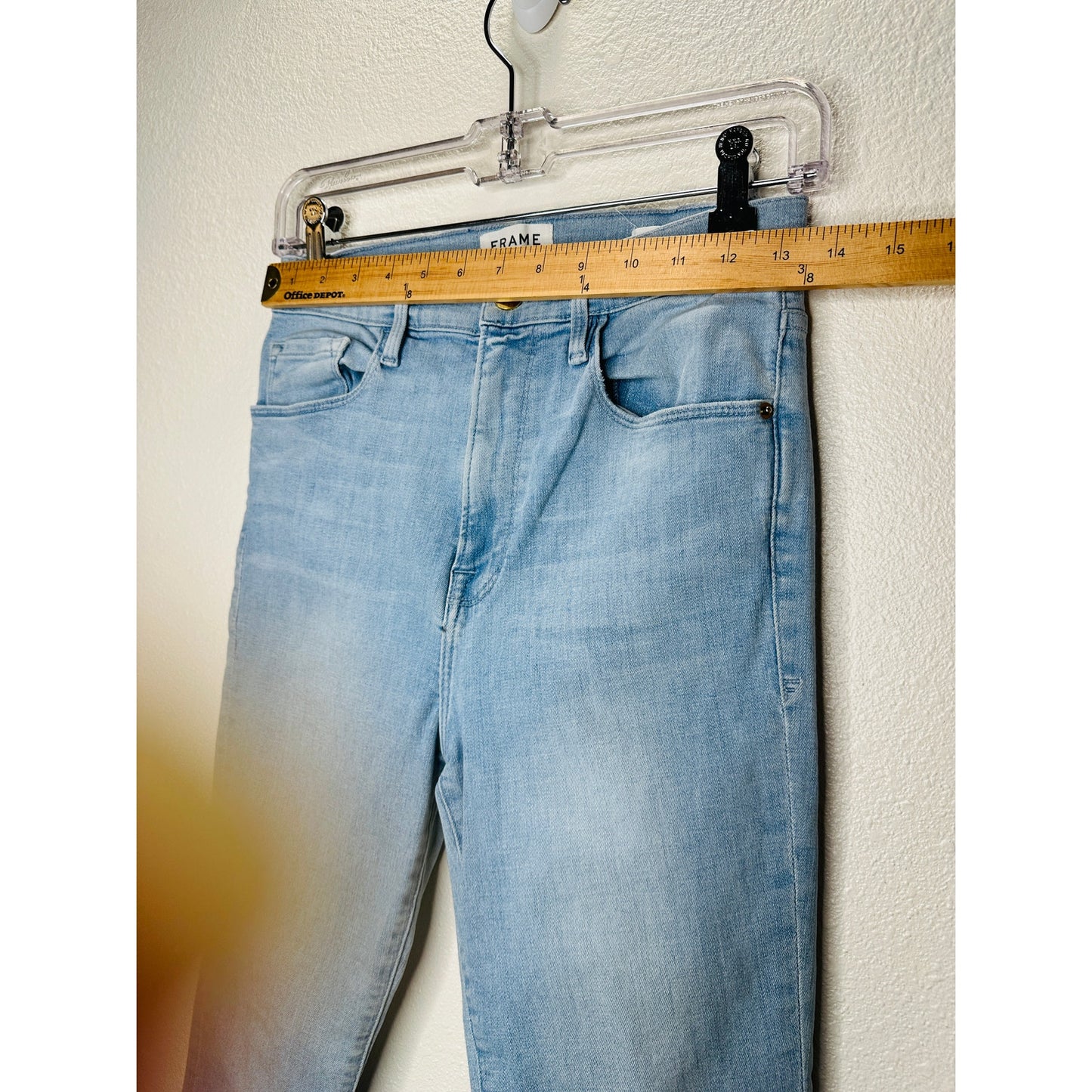 Frame Light Wash Ali High-Rise Cigarette Denim Jeans 28