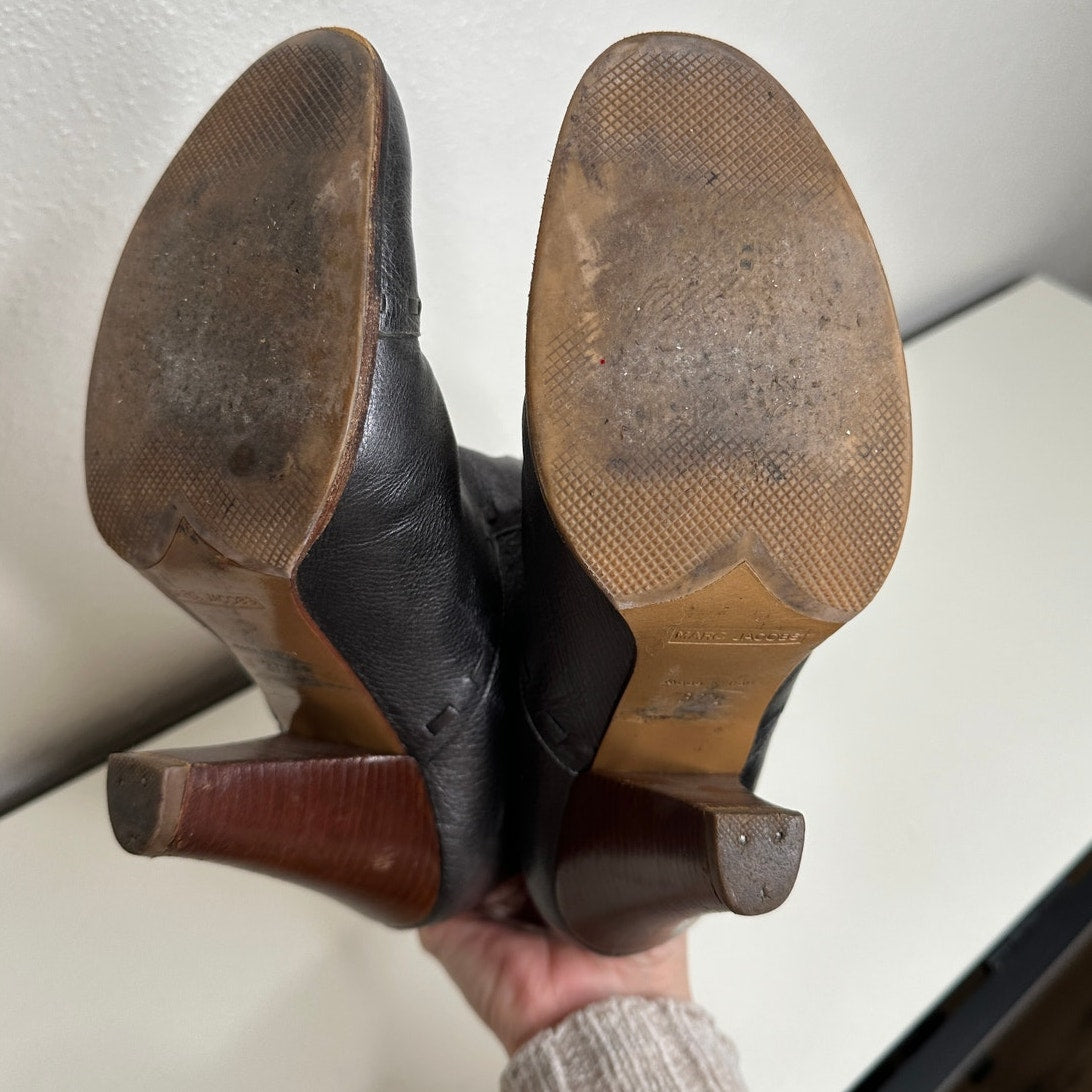 Marc Jacobs Gunmetal Silver Round toe Wooden Heel Ankle Boot 37.5 / 7