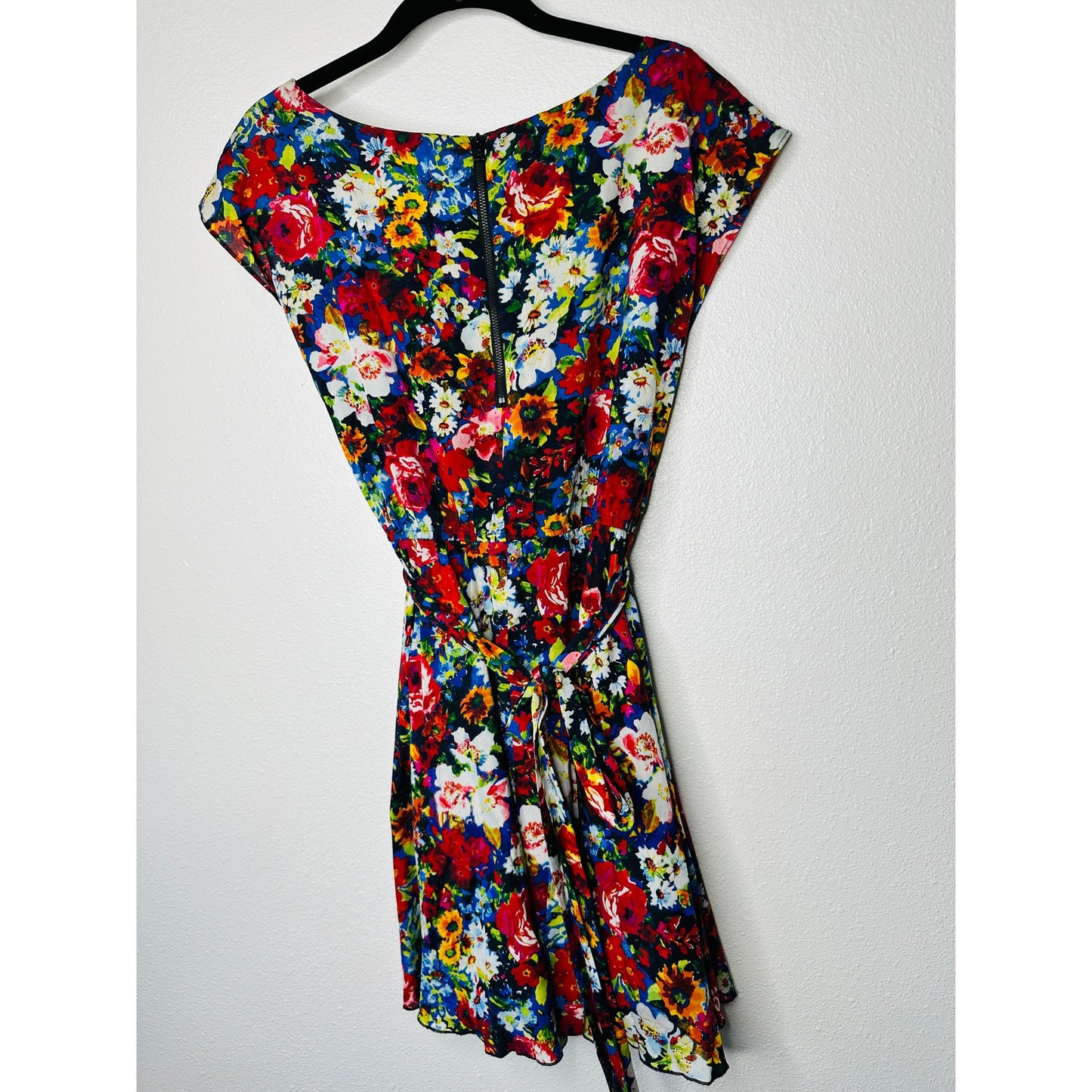 Alice + Olivia Silk Matilda Bouquet Floral Scoop Neck Tie Belt Back Zip Blue Red Dress