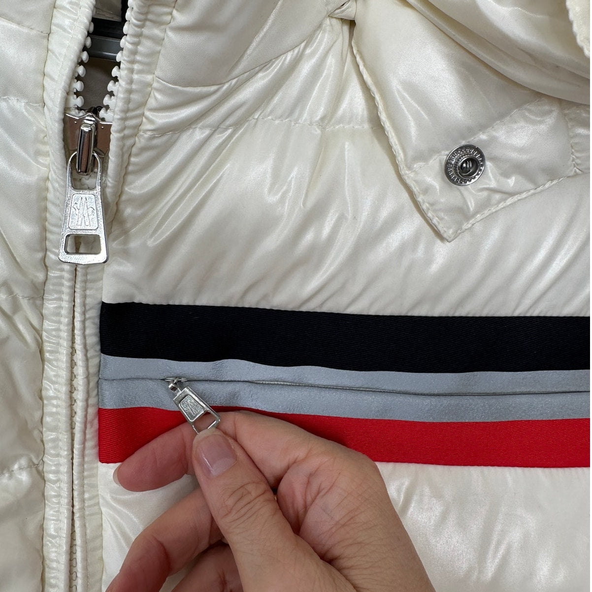 NWT Moncler Mounier White Down Puffer Jacket Hooded 3 Stripes R$1410 Size 4 / XL