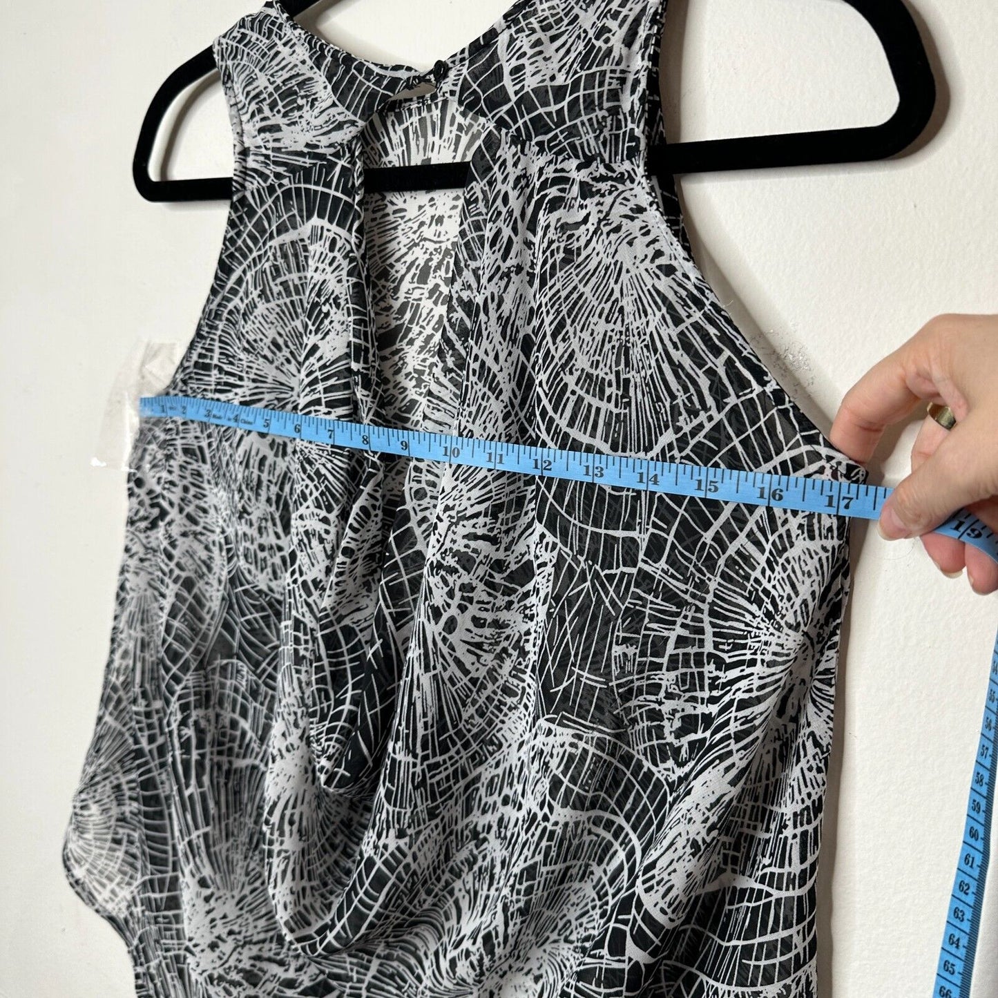 Ovi Black & White Wood Circle Design Keyhole Draped Back Sleeveless Blouse Small