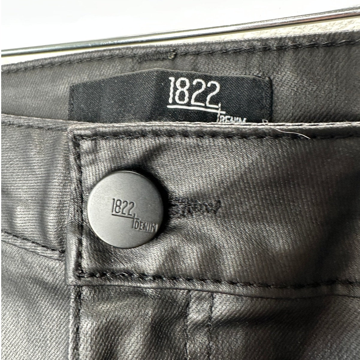 1822 Denim Black Shimmer Leatherette Skinny Pant 30 P / 10 P