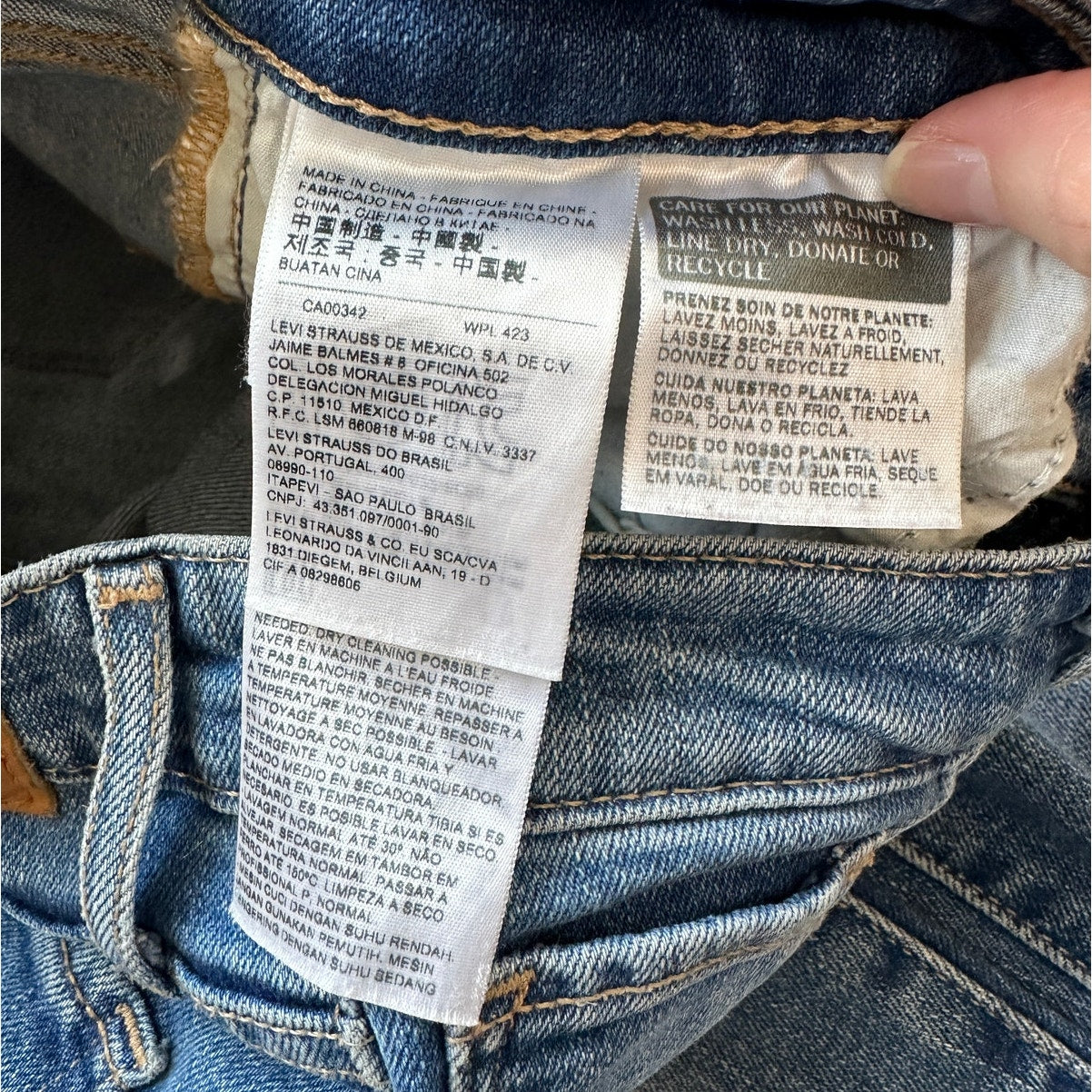Levi’s 721 High Rise Skinny Jeans Size 25 Distressed Knees
