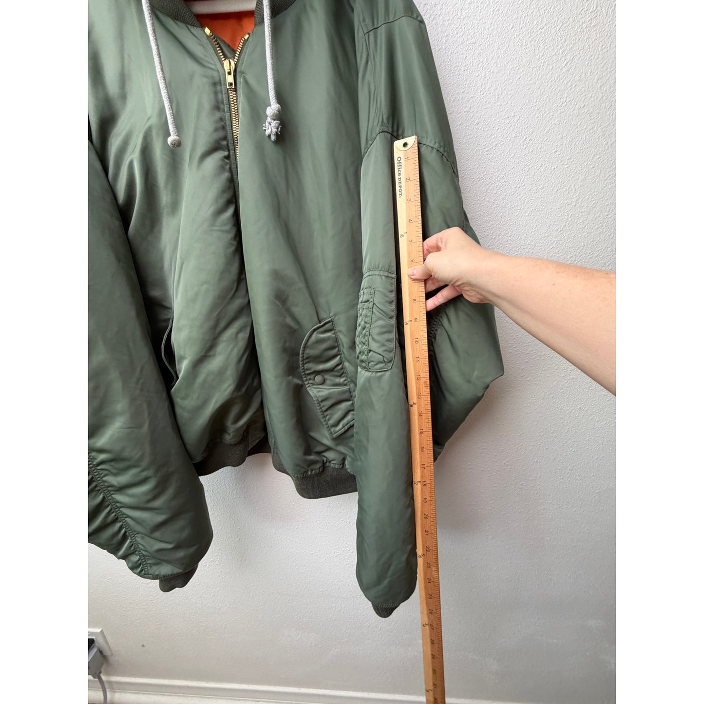 Vetements x Alpha Mens M Green Hooded MA1 Bomber