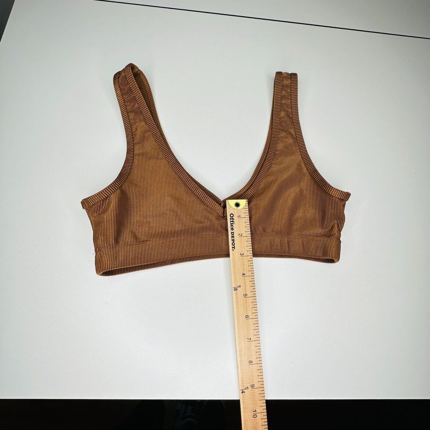 Weworewhat Brown V-Neck Form Fitting Stretch Pullover Ribbed Sports Bra Medium