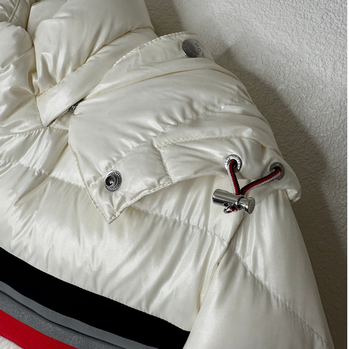 NWT Moncler Mounier White Down Puffer Jacket Hooded 3 Stripes R$1410 Size 4 / XL