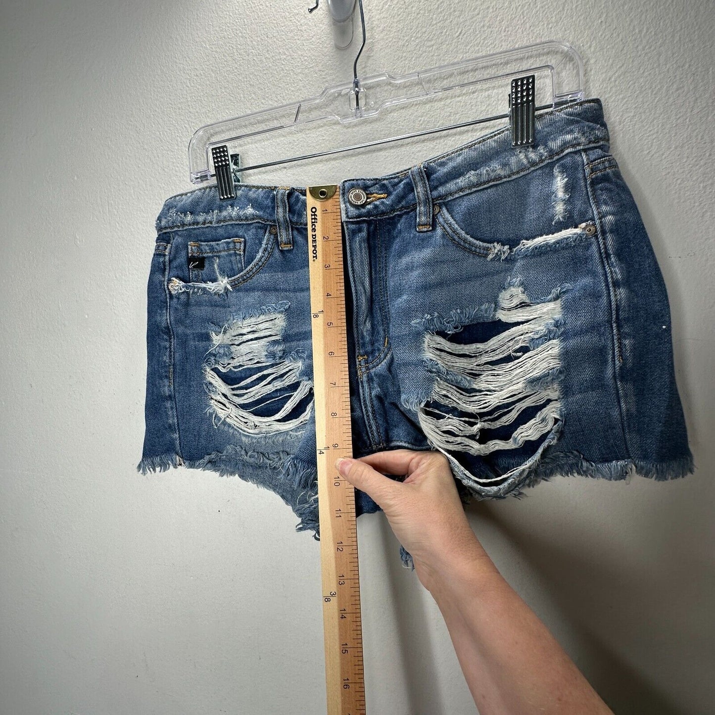 Kancan Medium Blue Wash Mid-Rise Distressed Raw Hem Denim Jean Shorts 28
