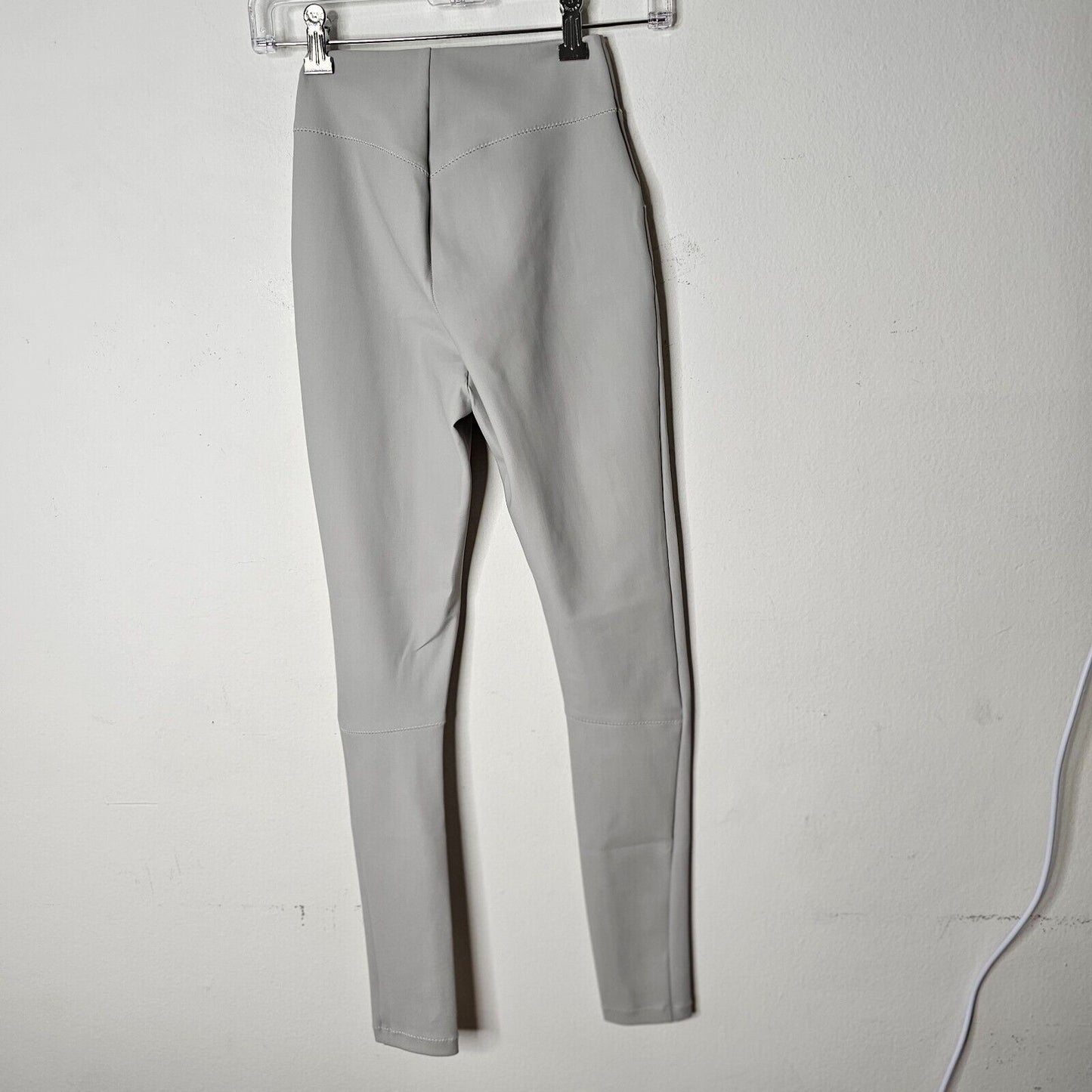 NWOT RARE Daisy Gray Taupe Zip-Up Front Stitch Design Leggings Nylon Spandex S