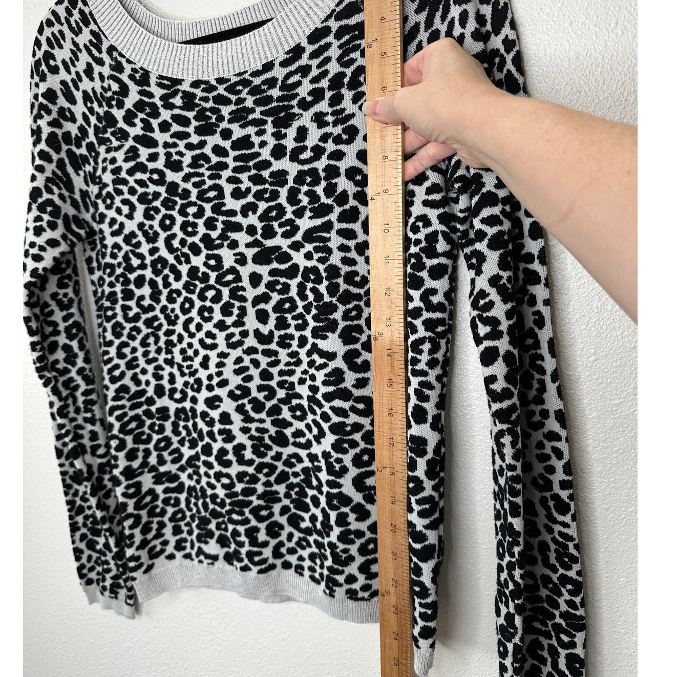Express Black & Light Gray Leopard Print Boat neck Long Sleeve Thin Sweater M