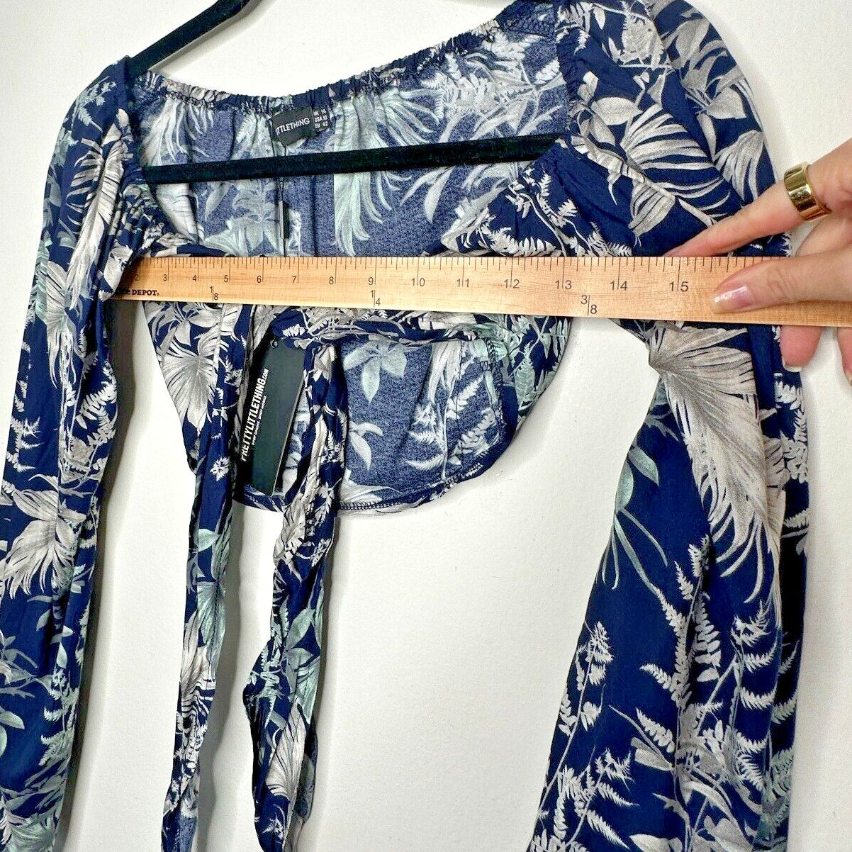 NWT Pretty Little Thing Blue Leaf Print Tie-Front Bell Sleeves Crop Top Size 10
