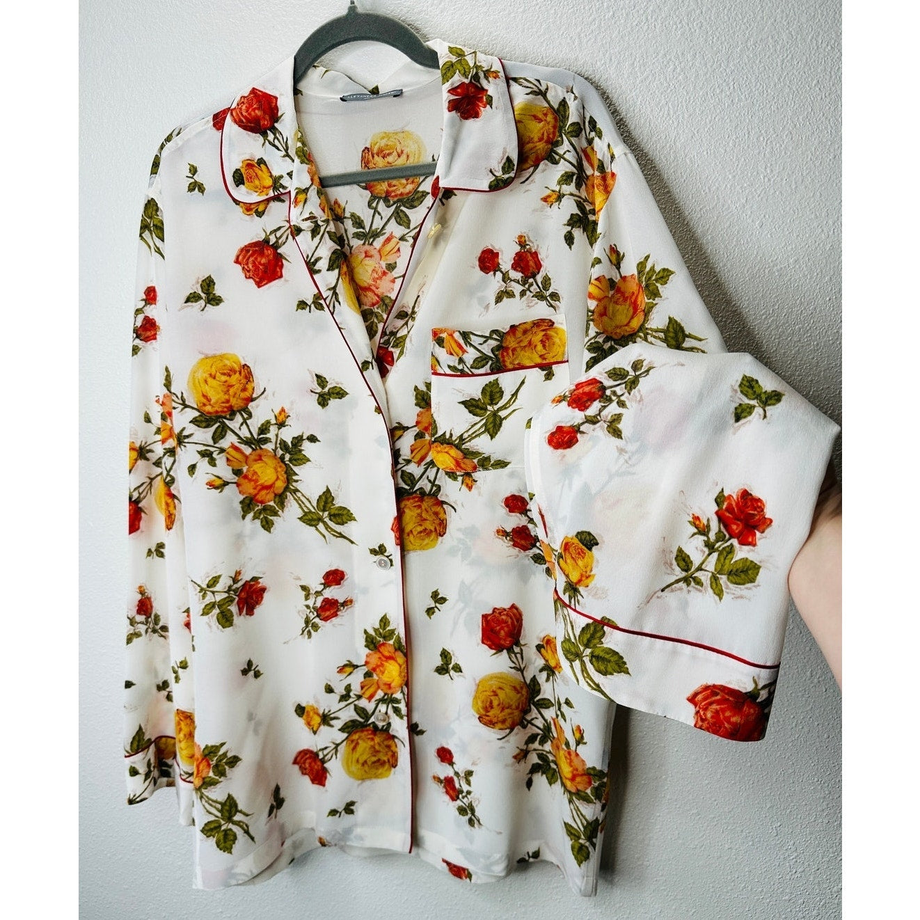 Alexander McQueen Cream Multi Color Floral Long Sleeve Button Pajama Top 44 / M