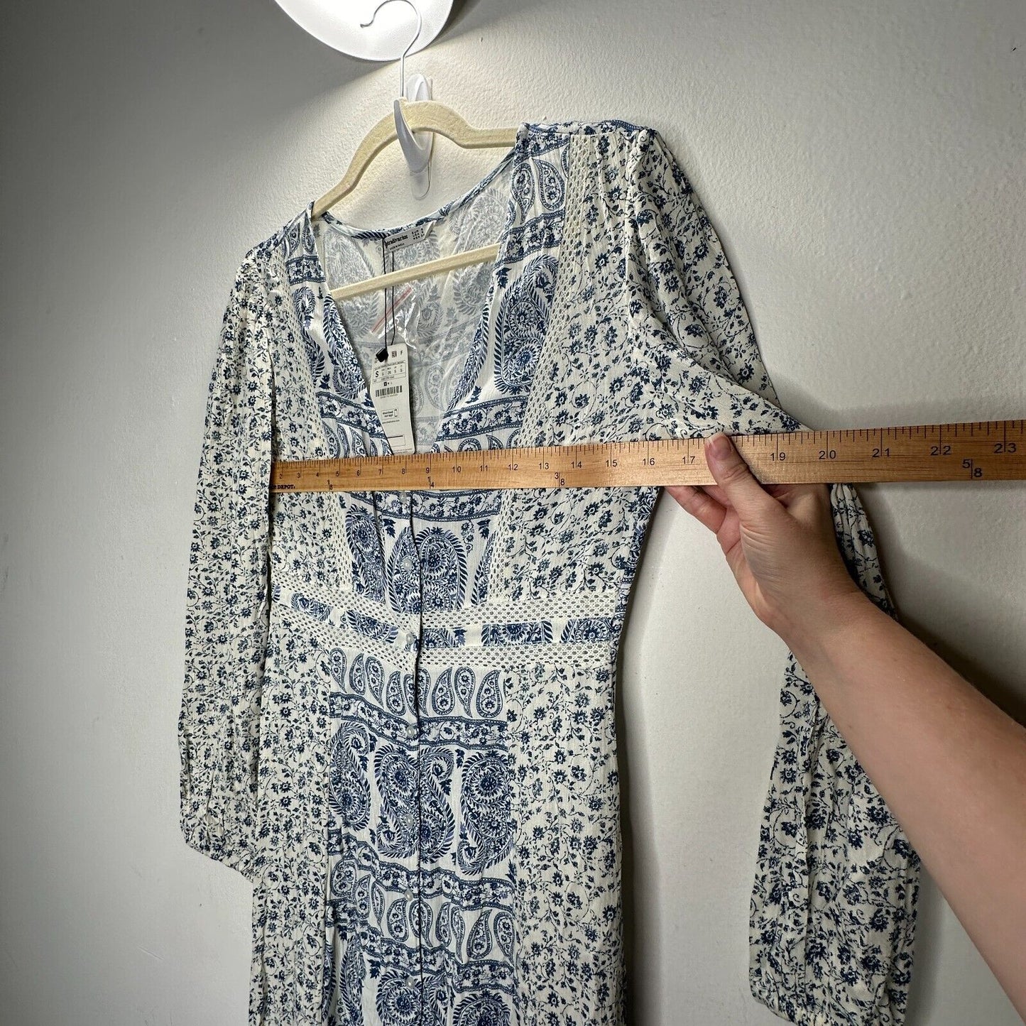 Stradivarius Off White & Blue Floral Paisley Print Long Sleeve V-Neck Maxi Dress
